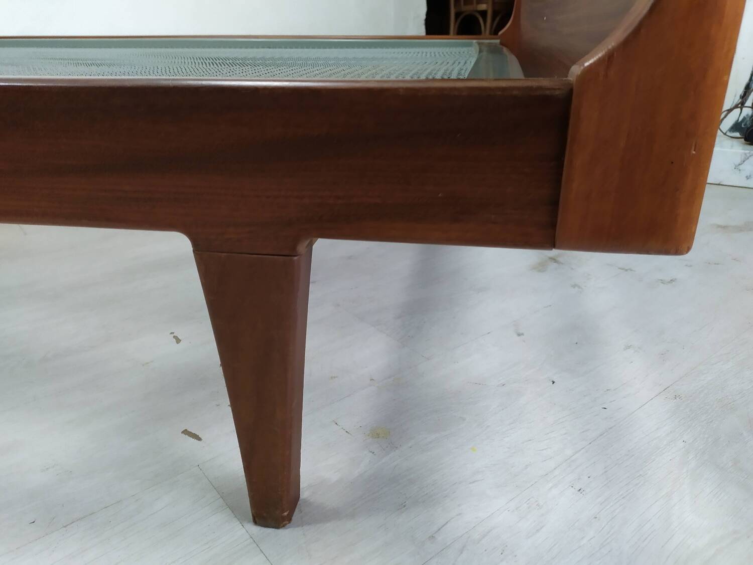 Scandinavian bed 140