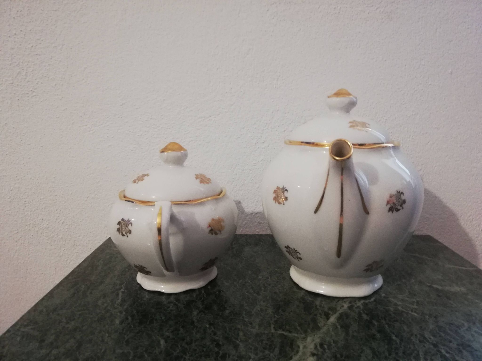 Tea or coffee service in white and gold Limoges porcelain "PL" (Limousine Porcelain)