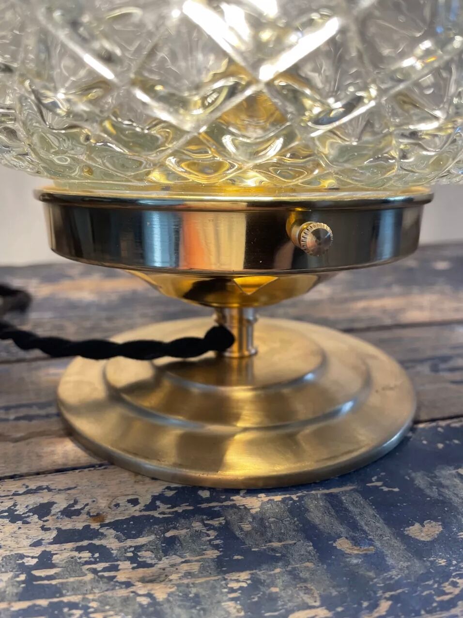 Table lamp diamond tip globe