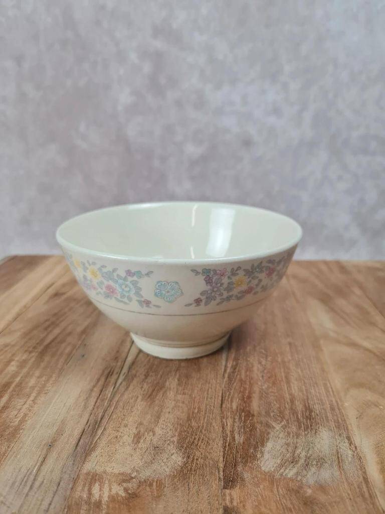 Small antique flowered bowl – vintage earthenware, very pretty decoration.