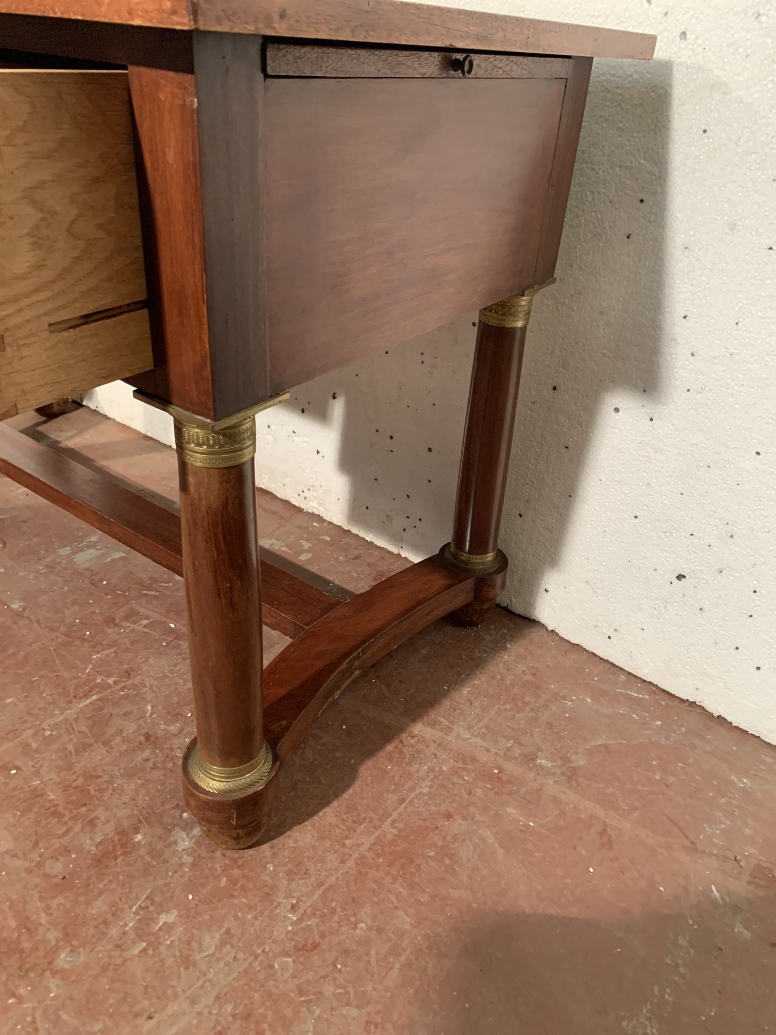 Bureau de style Empire en acajou et placage XX siècle