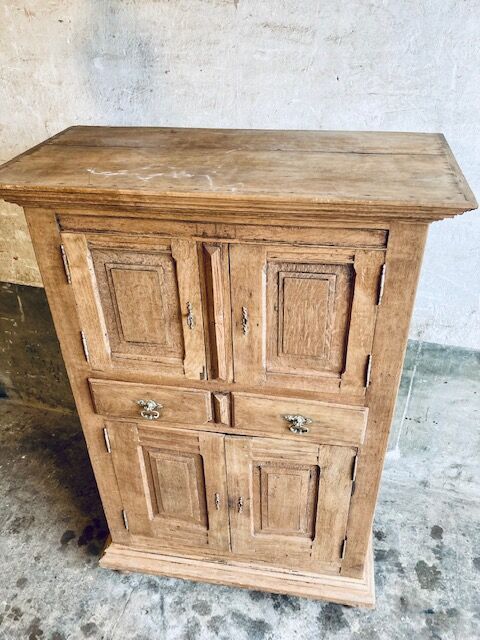 Rustic chic chest of drawers