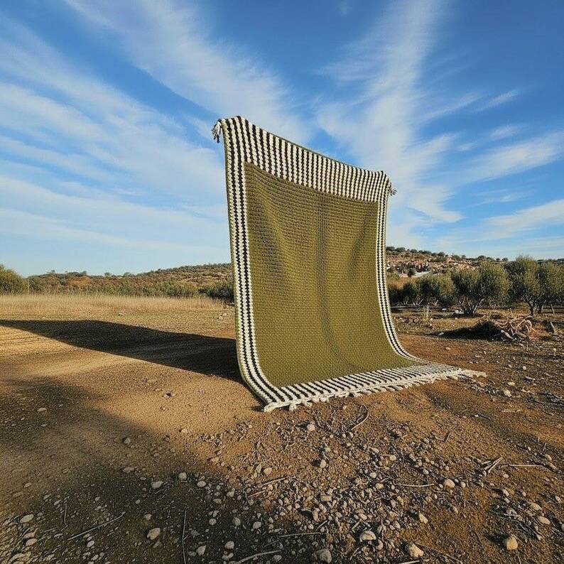 Authentic traditional handmade Beni Ourain Berber rug 150/250 cm.