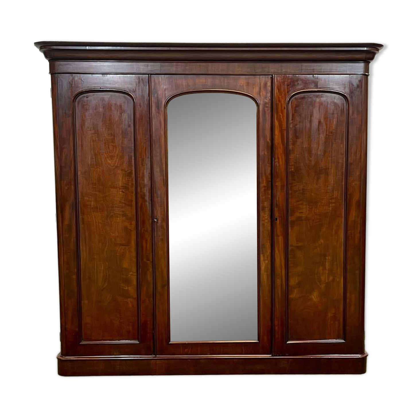 19th-century Victorian English bedroom wardrobe in mahogany.