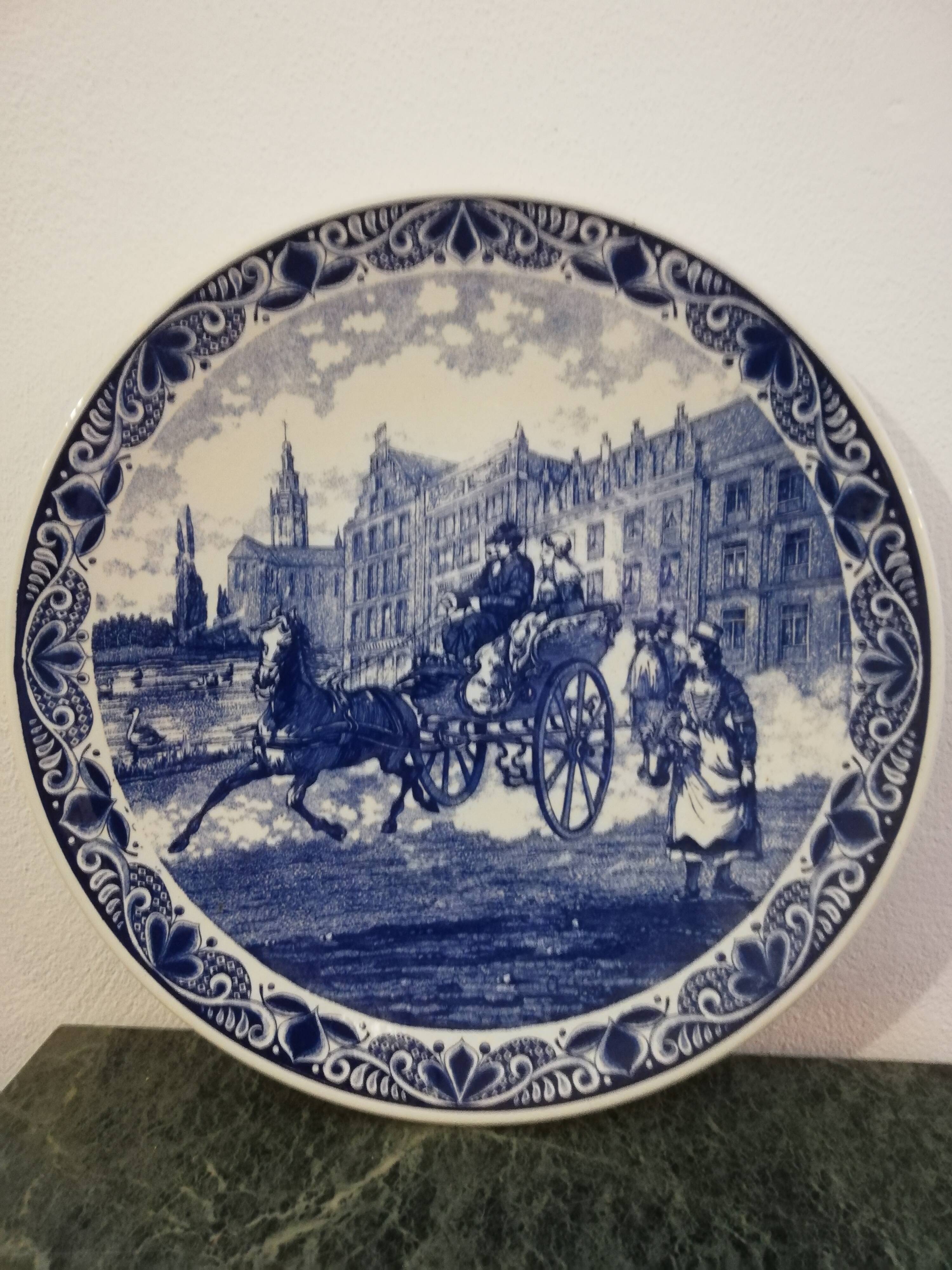 Large earthenware dish from Delt Blauw Chemkefa
