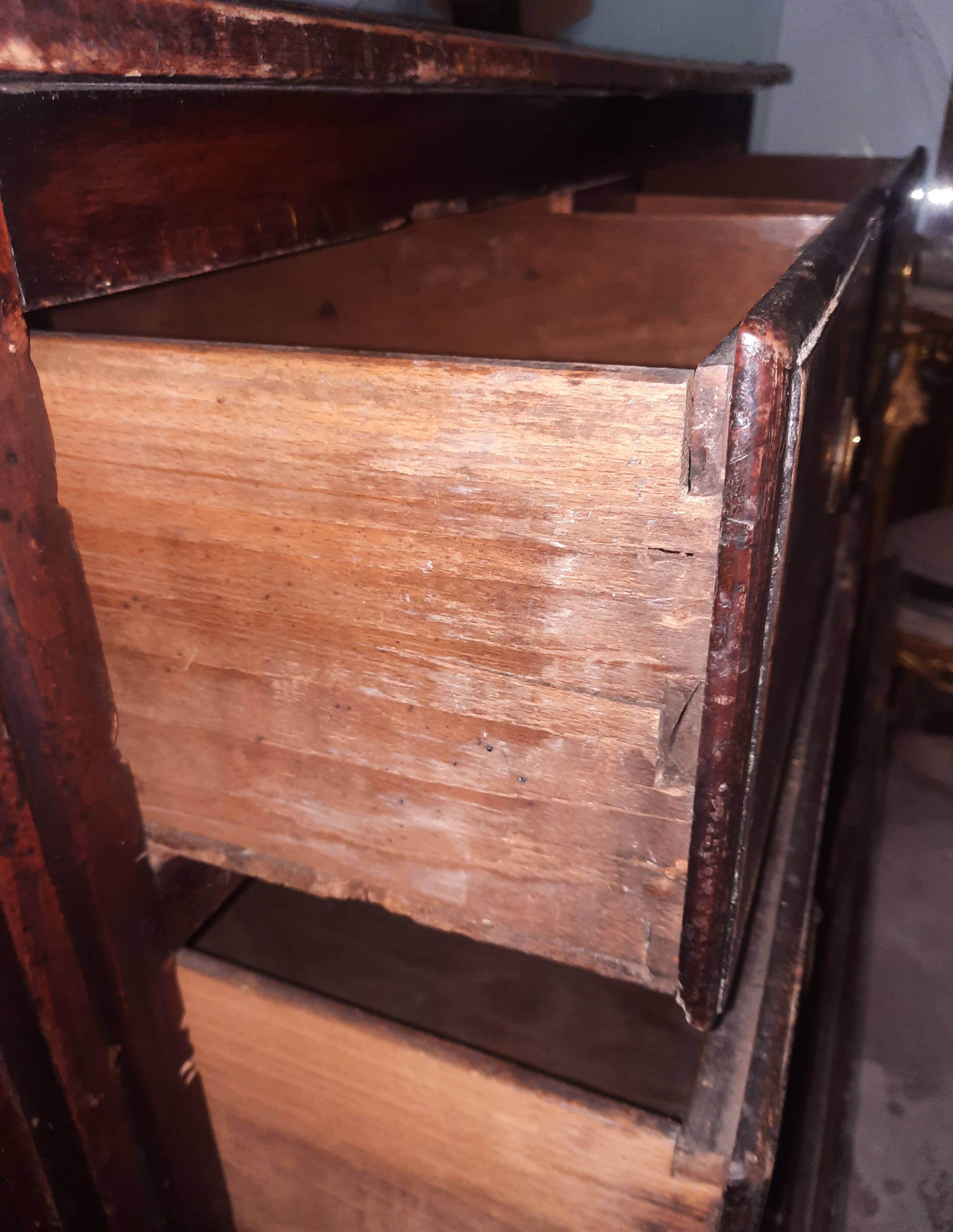 Eighteenth-century walnut chest of drawers