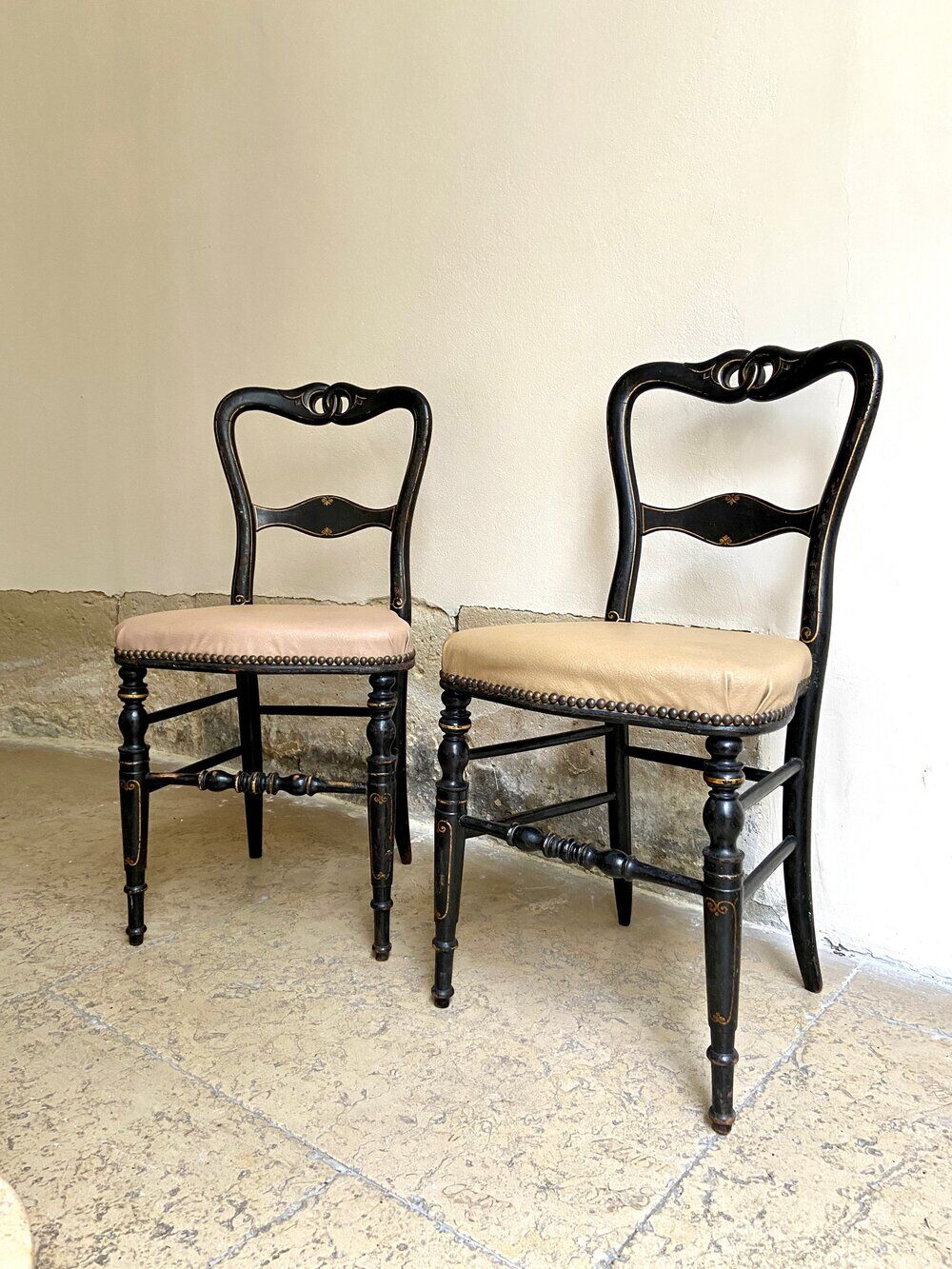 Napoleon III chair in black wood and beige skaï