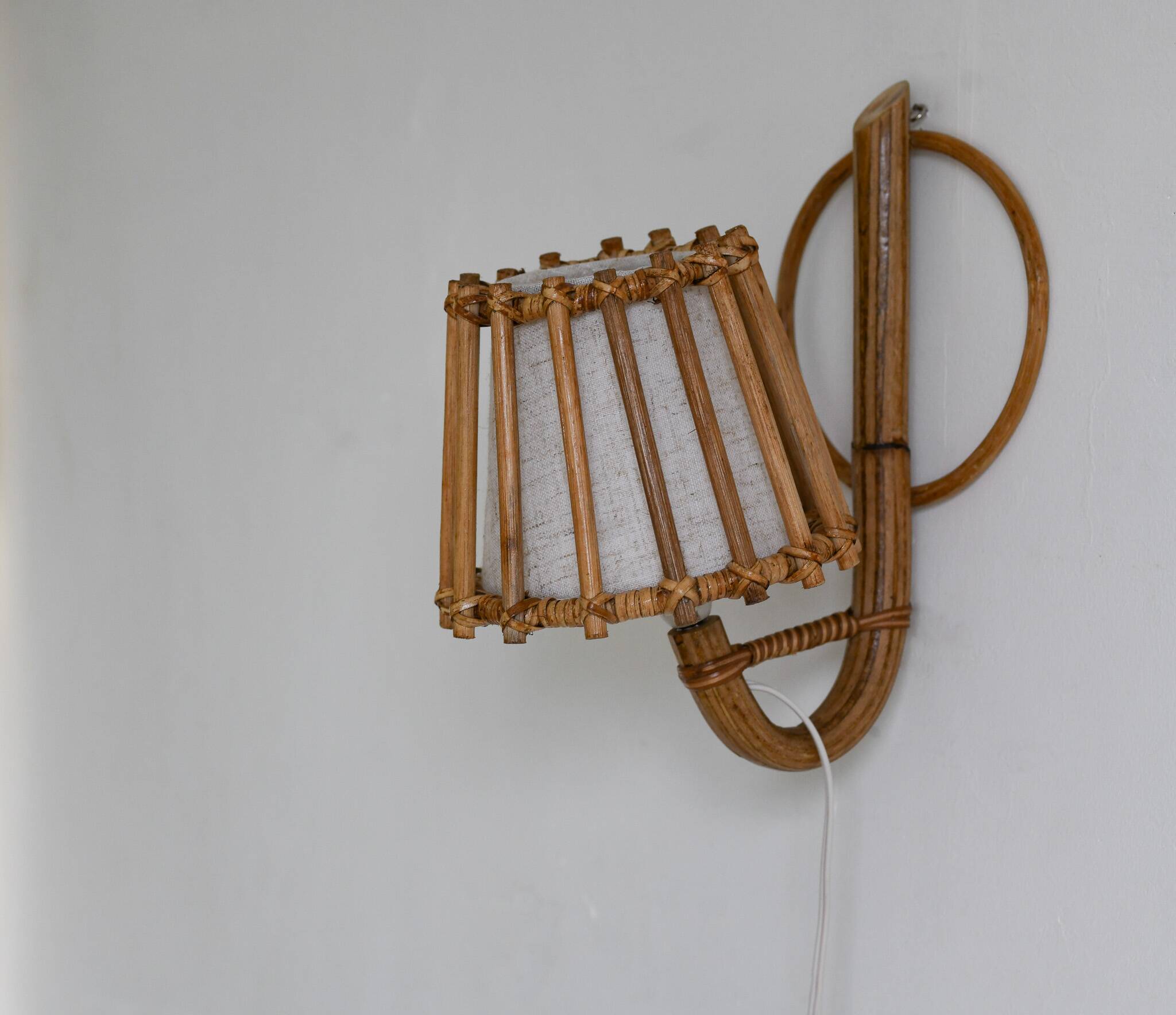 Lampe d’appliques du milieu du siècle en rotin crayon Reed, applique d’éclairage mural