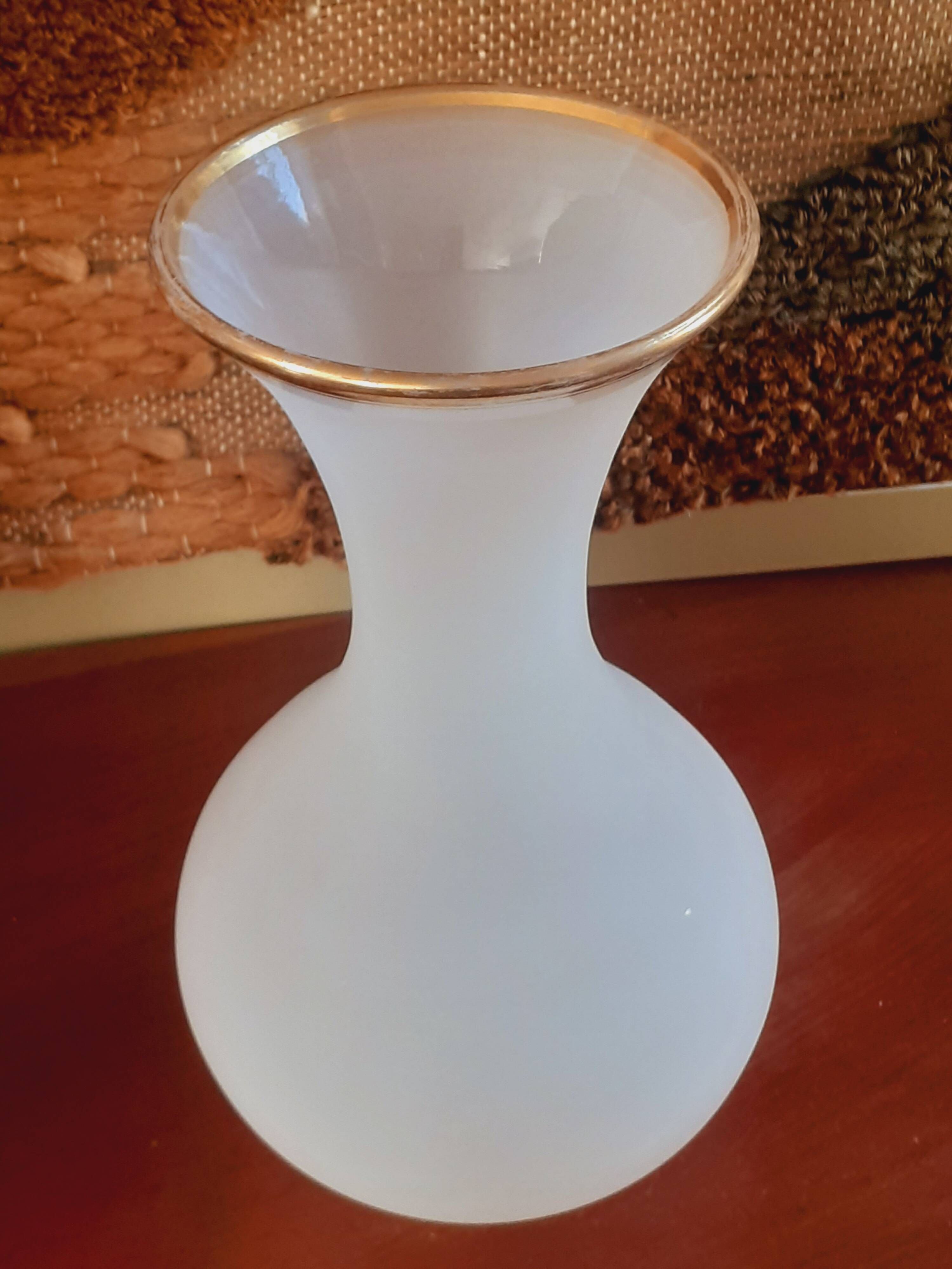 Vase en opaline et dorure début XIX ème