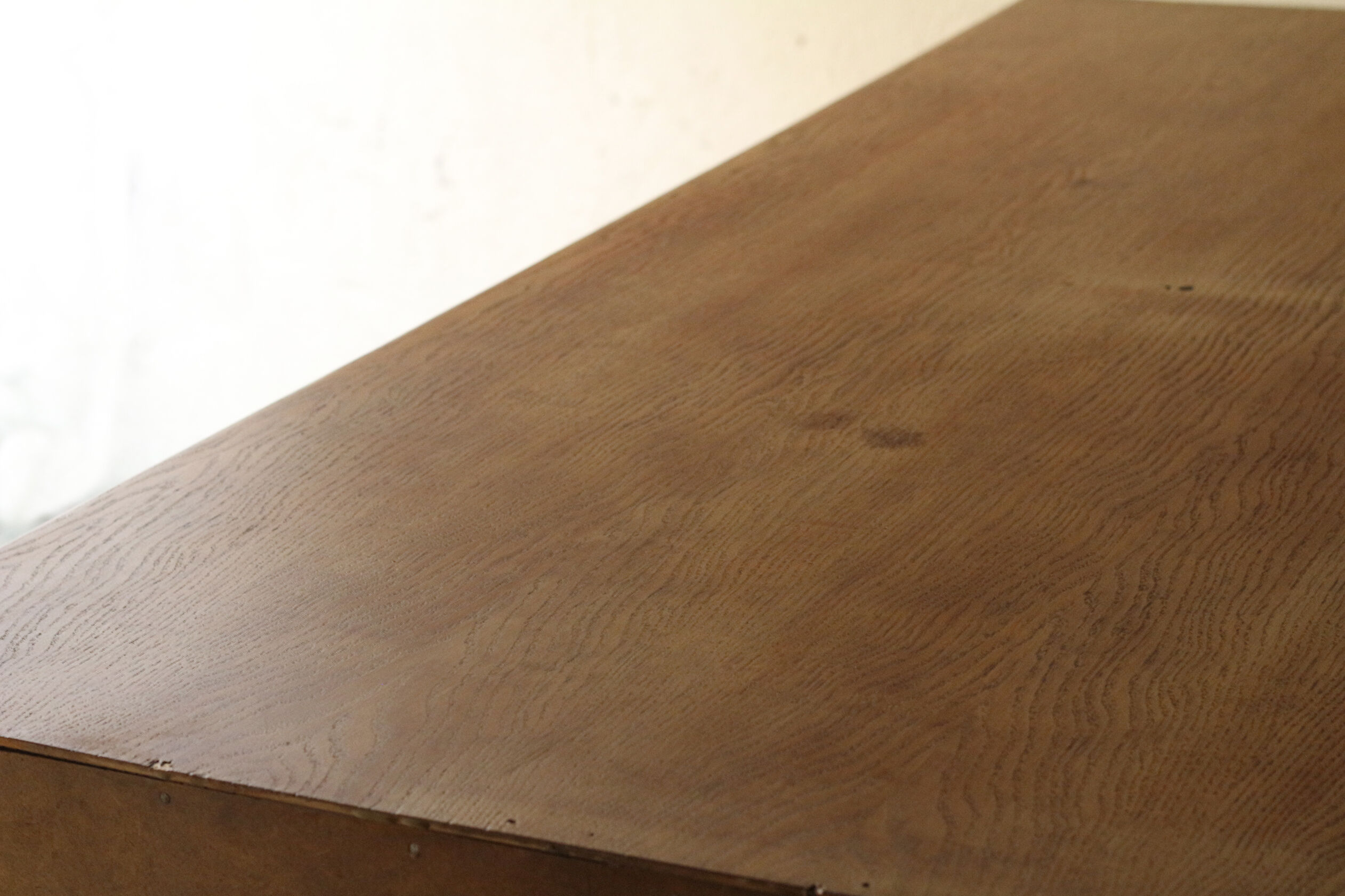 Furniture of trade: dresser of apothecary.