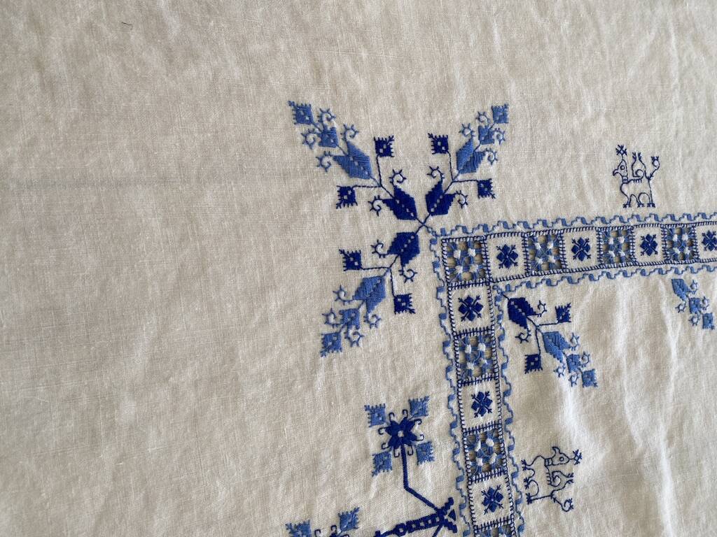 Old tablecloth with English embroidery and cross-stitch - Linen - 160x120 cm