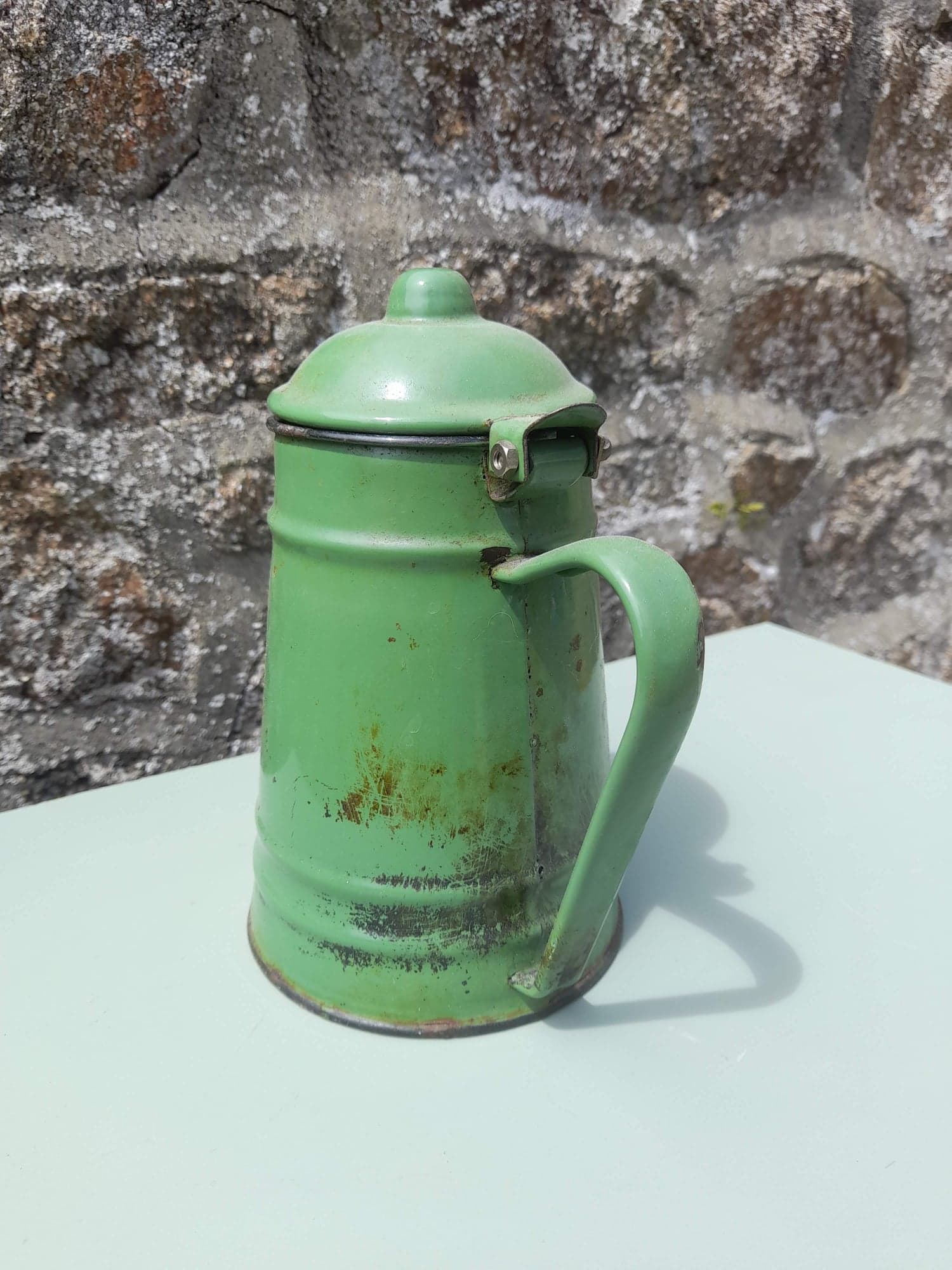 Enamelled sheet metal teapot