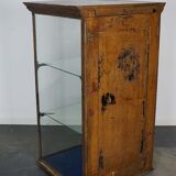 Mahogany showcase painted at the end of the nineteenth century