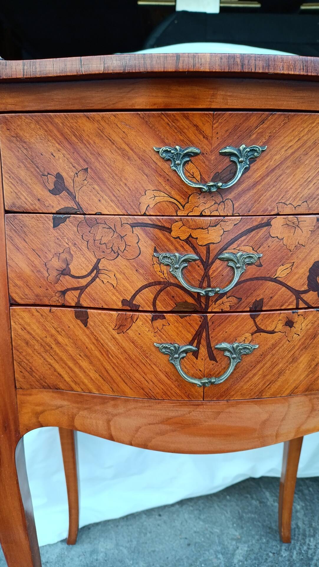 Paire de chevets marquetés