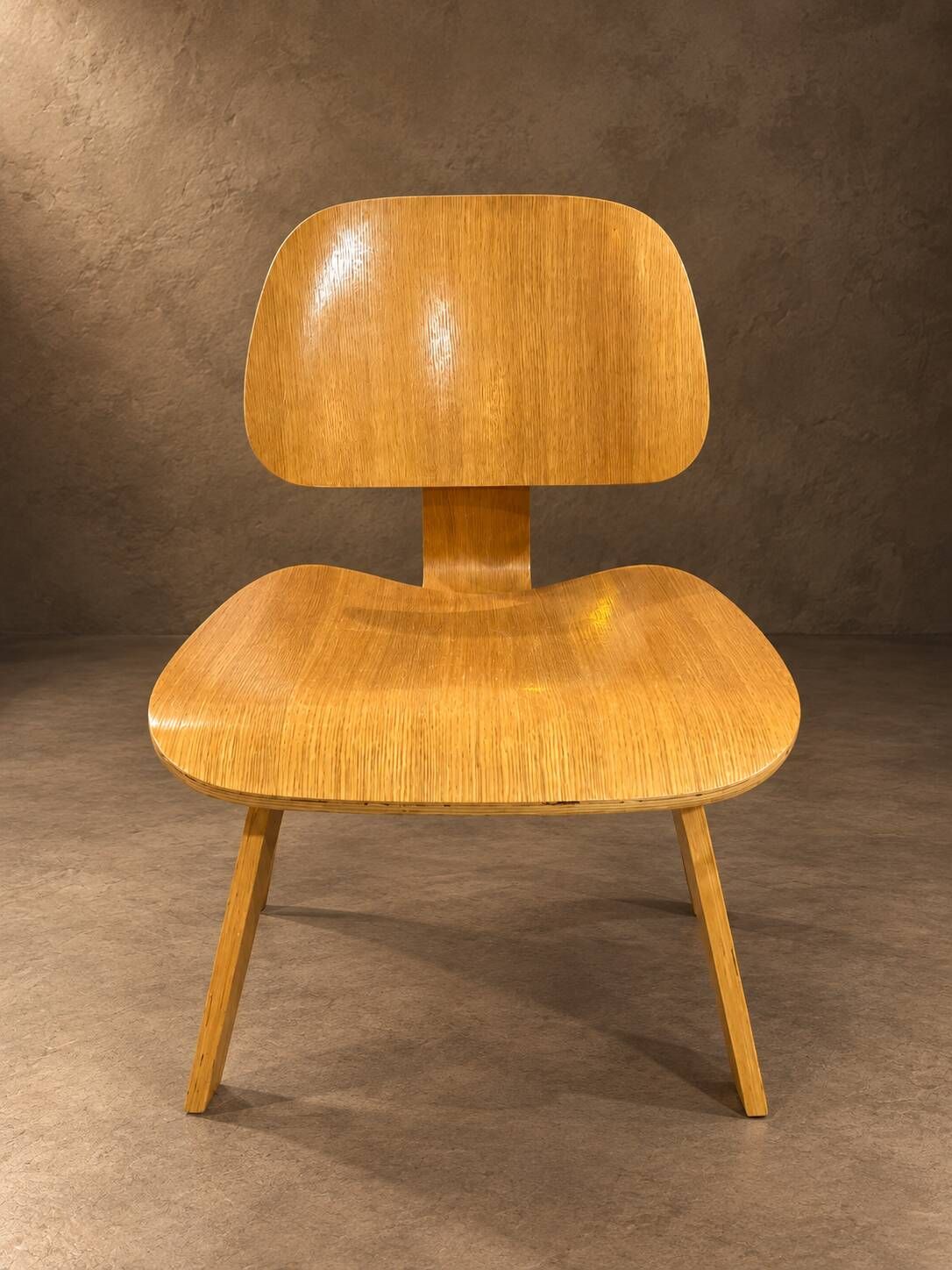Moulded plywood chair - Charles and Ray Eames for Vitra