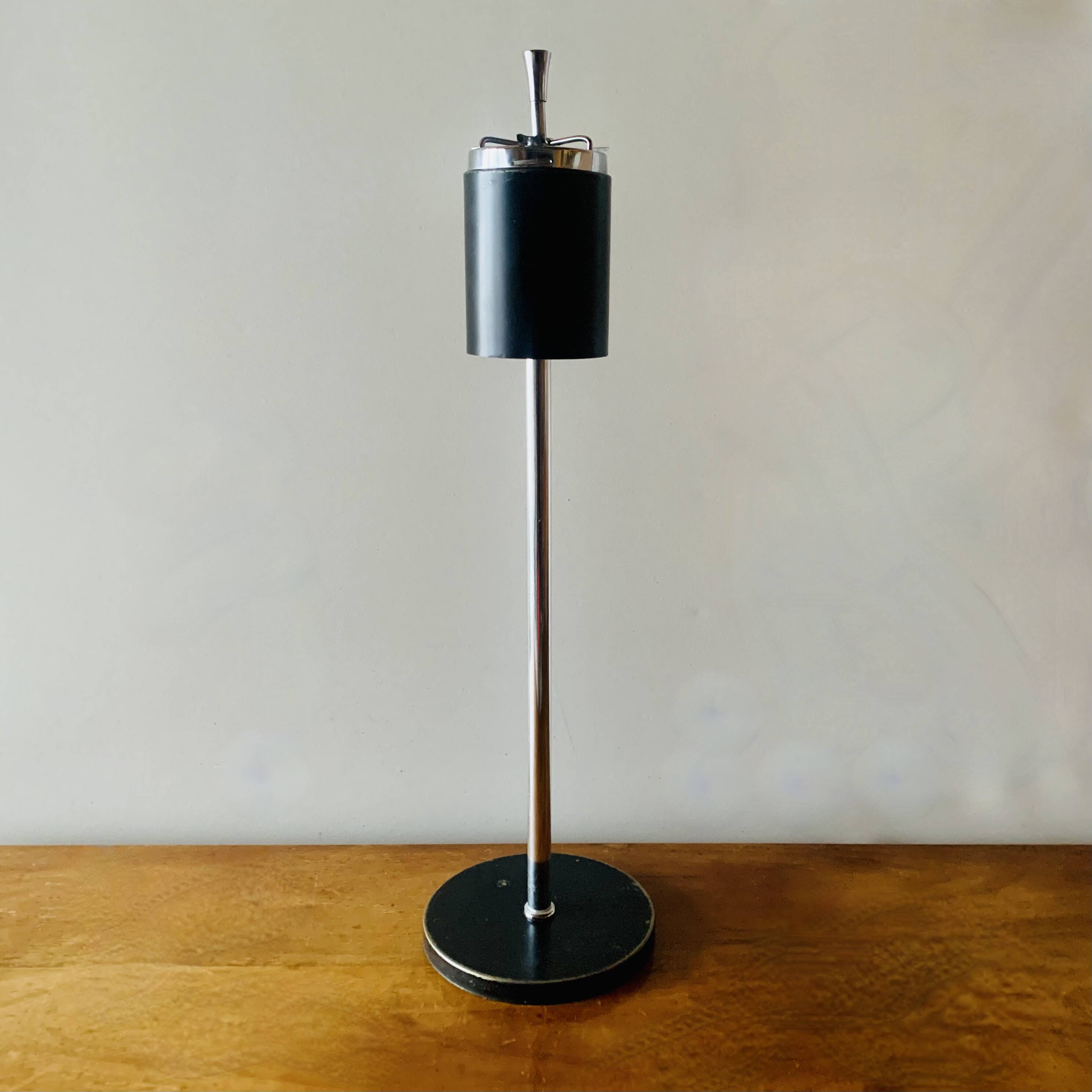 Vintage metal ashtray - push up