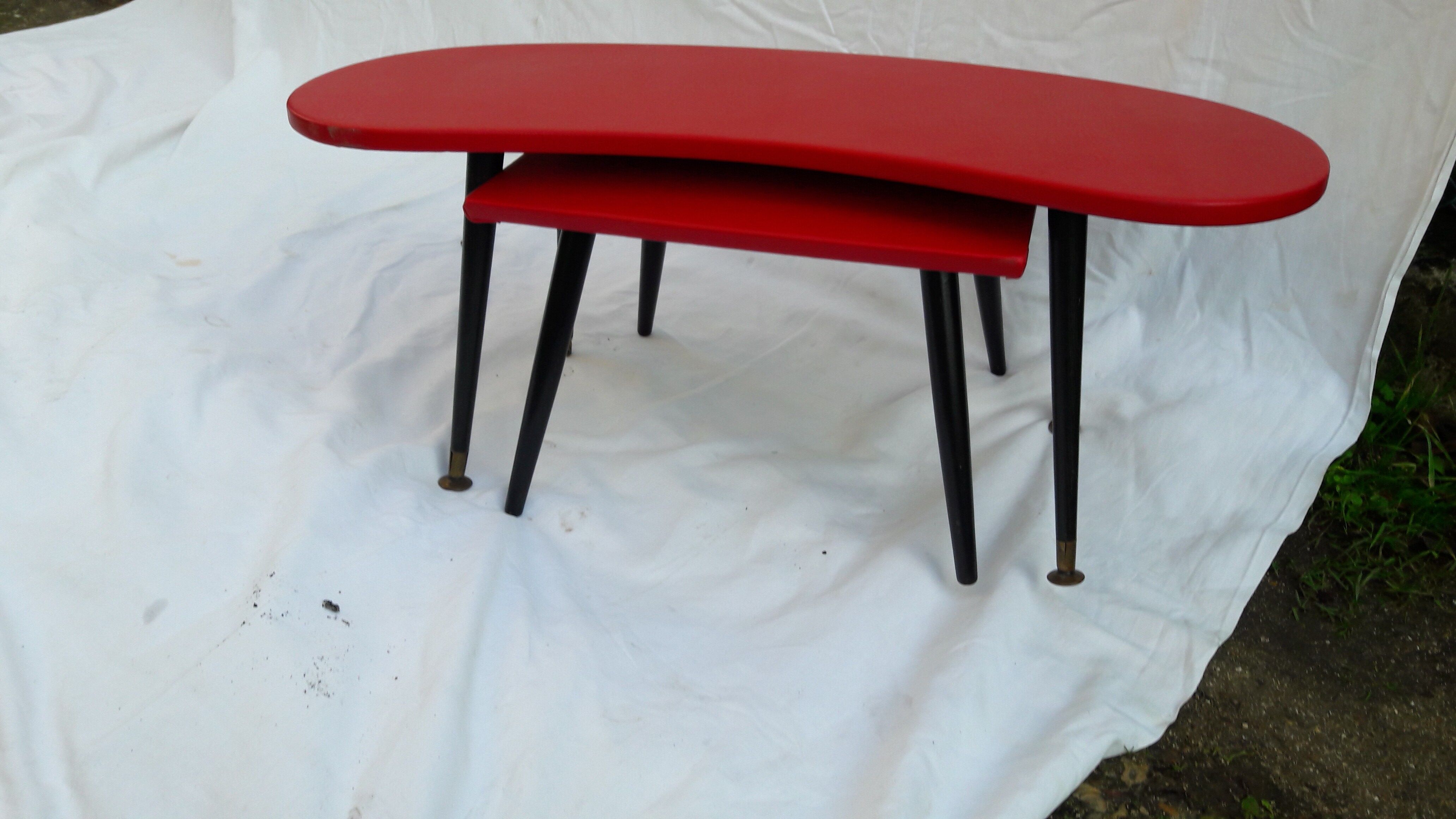 Paire de petites tables basses gigognes