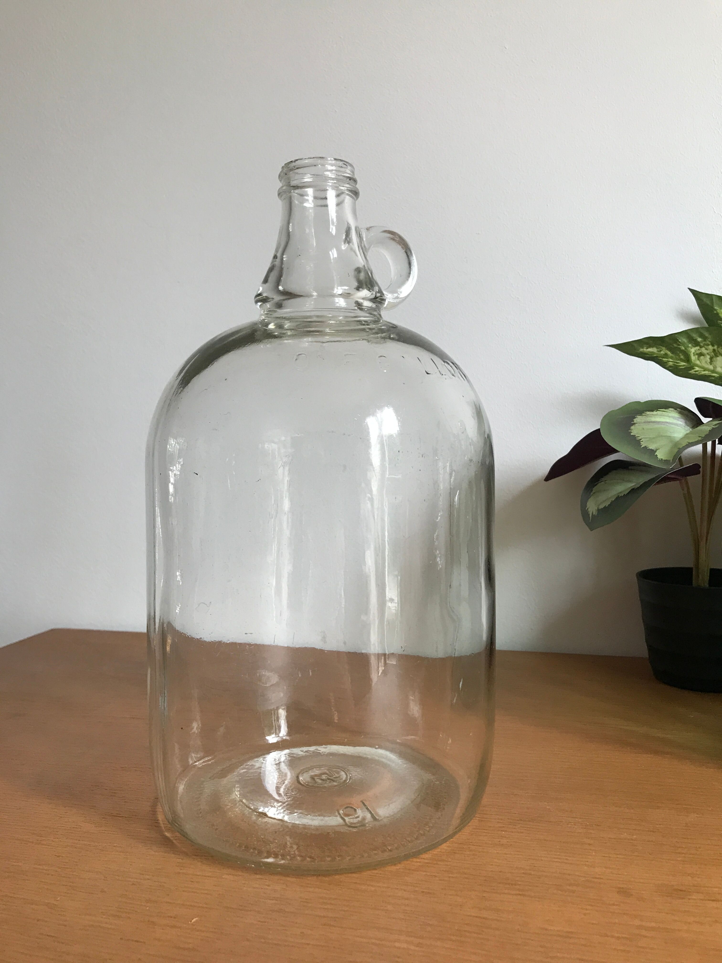 Bottle in transparent glass one gallon (3.8litres)