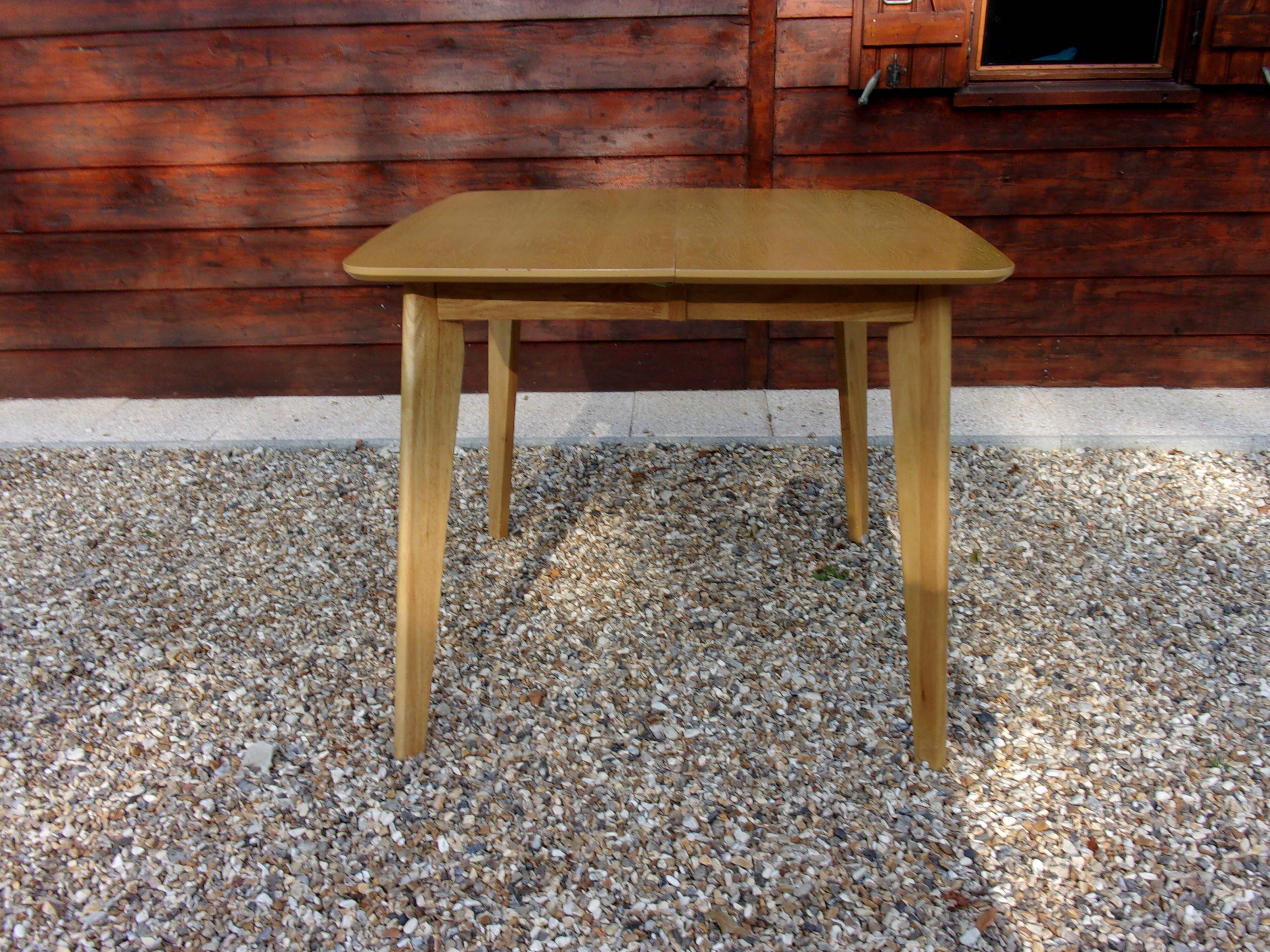 Extendable Scandinavian table