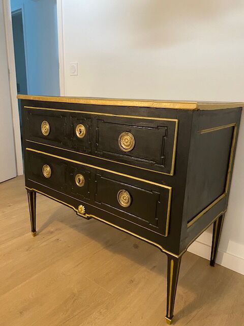 Painted chest of drawers
