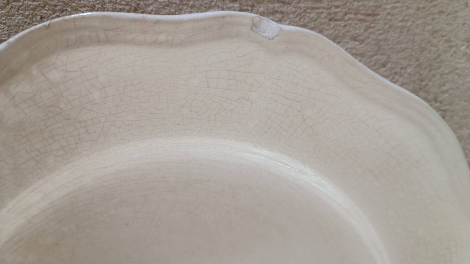 Set of 4 Sarreguemines ivory plates