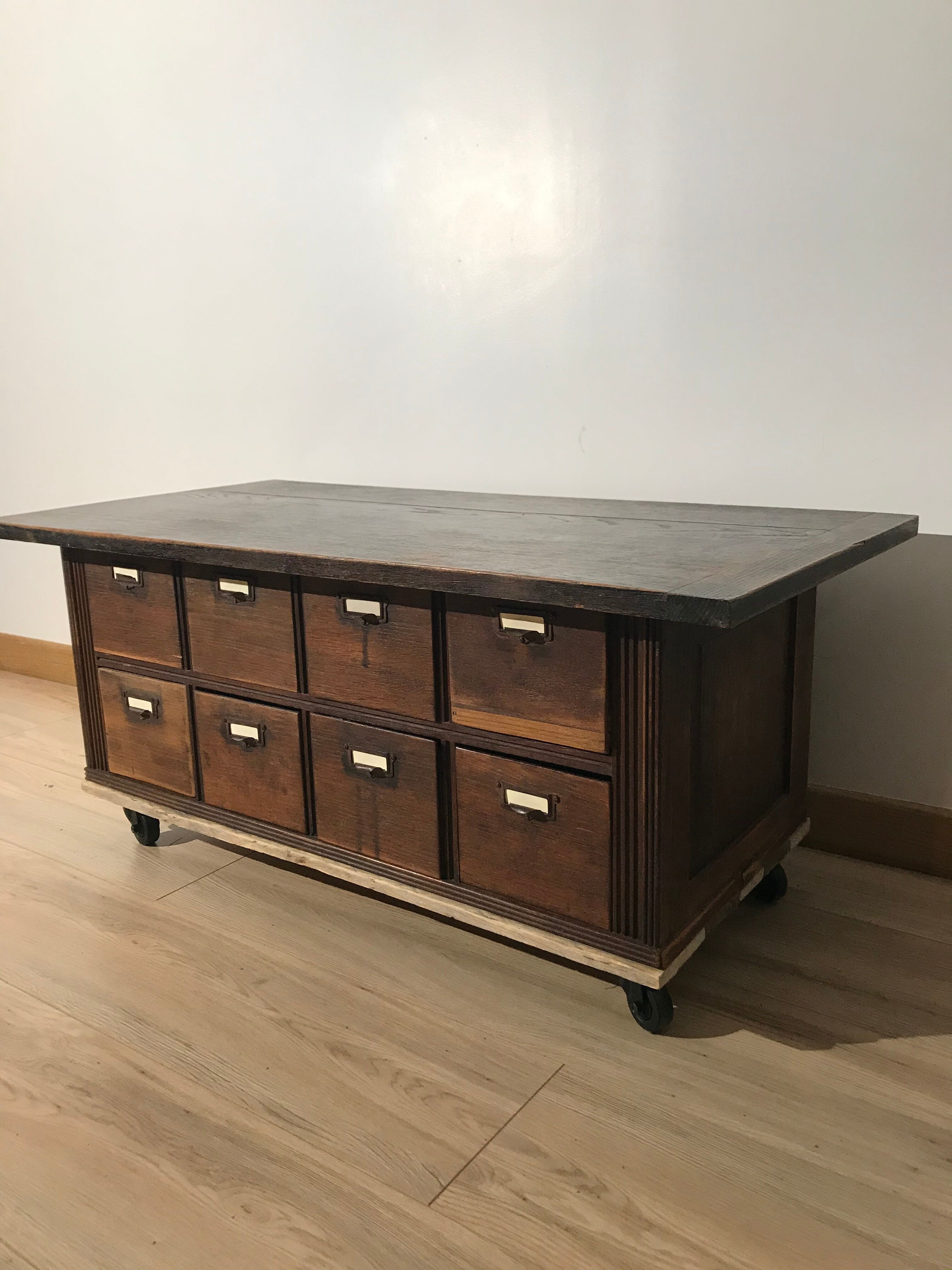 Professional furniture revisited in coffee table