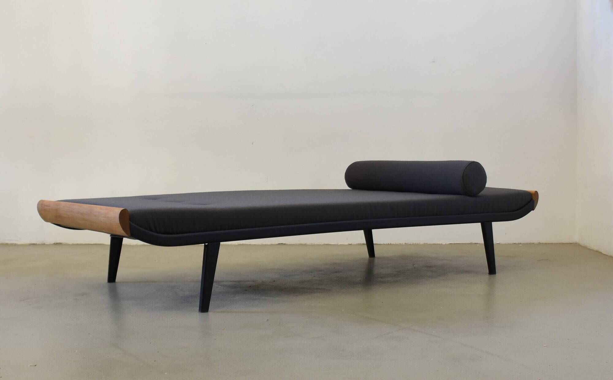 Reupholstered Mid Century Daybed Cleopatra 60s