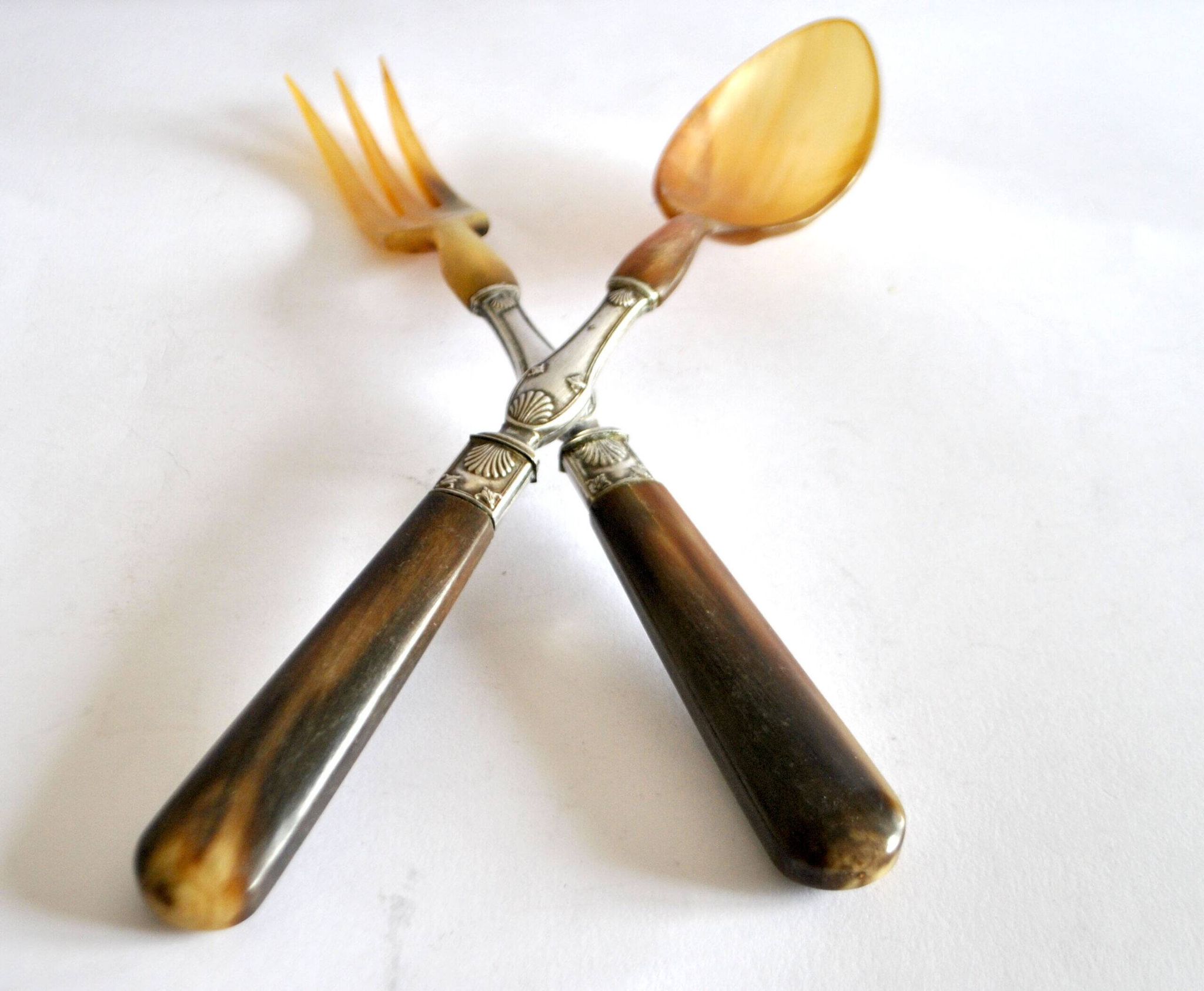 Antique horn salad cutlery – shell decoration 1900