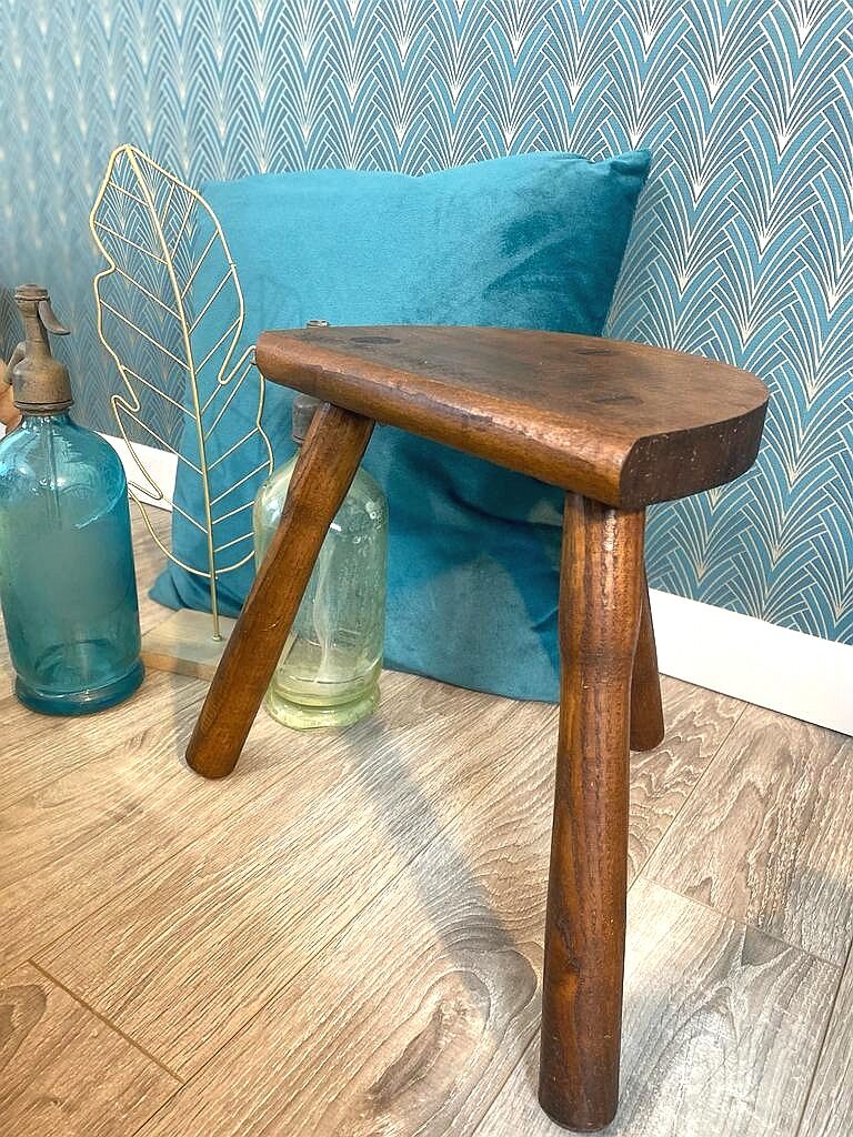 Tripod stool