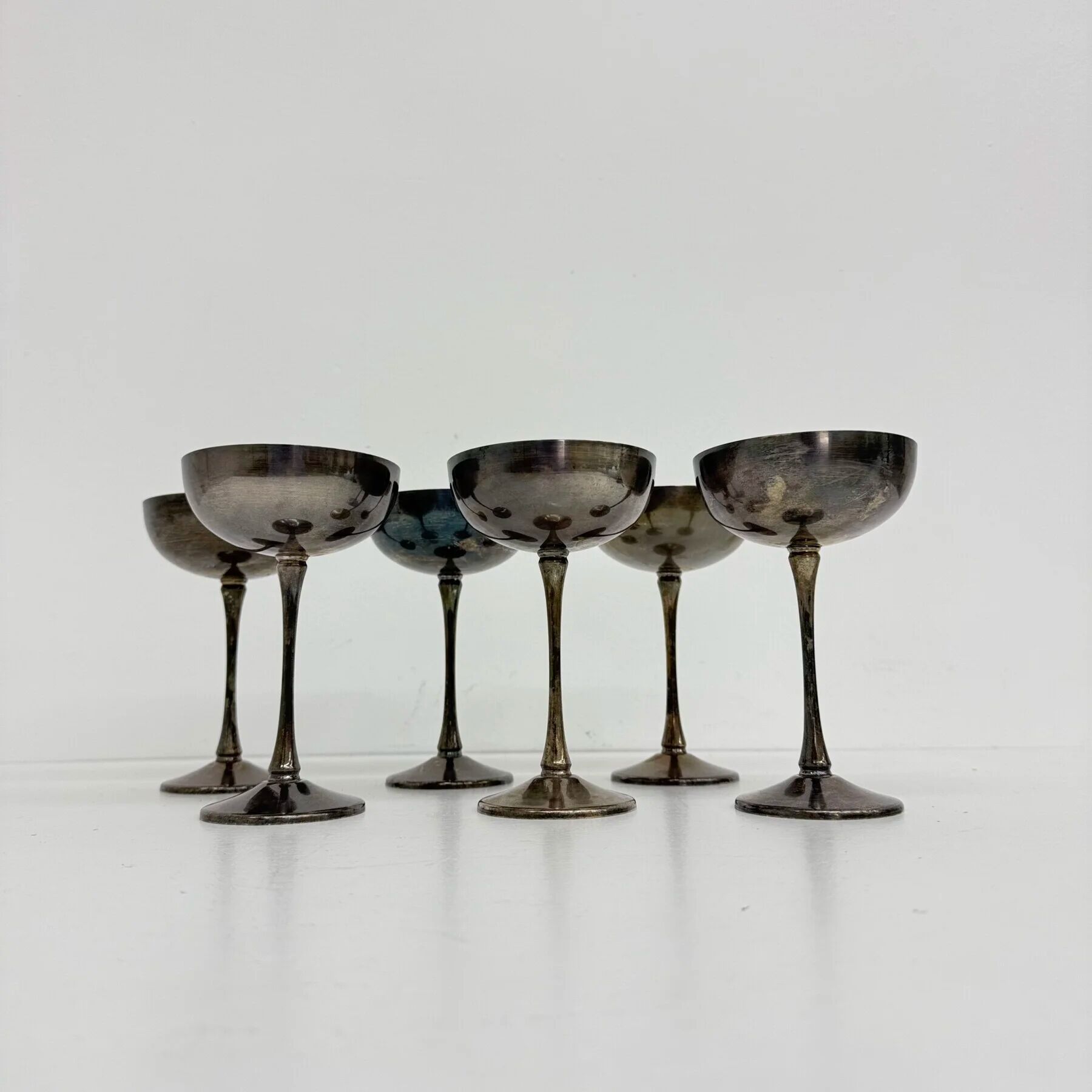 Ensemble de 6 coupes à champagne en laiton argenté, années 1970, Italie.