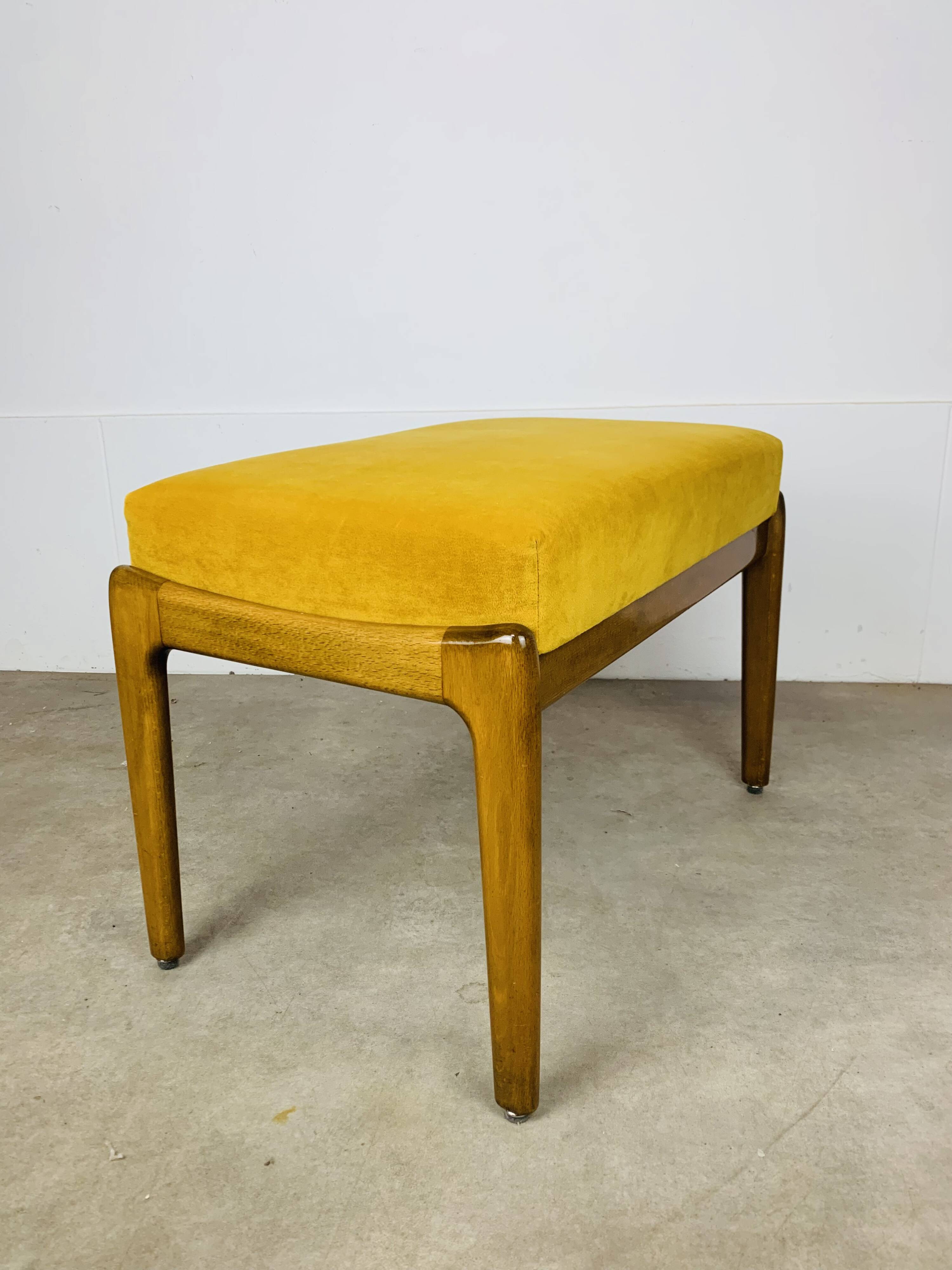 Tabouret scandinave en teck et velours jaune, années 60
