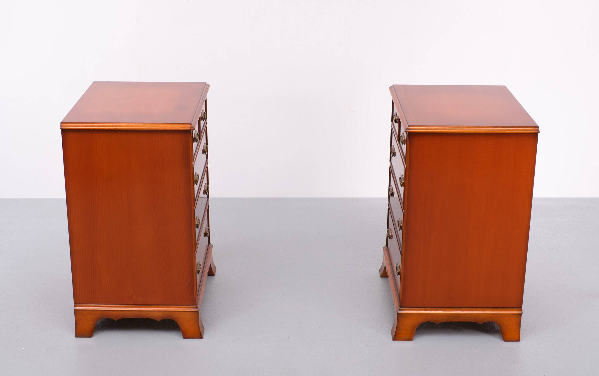 Heldense Exclusive English furniture Cherry wood cabinets 1970s