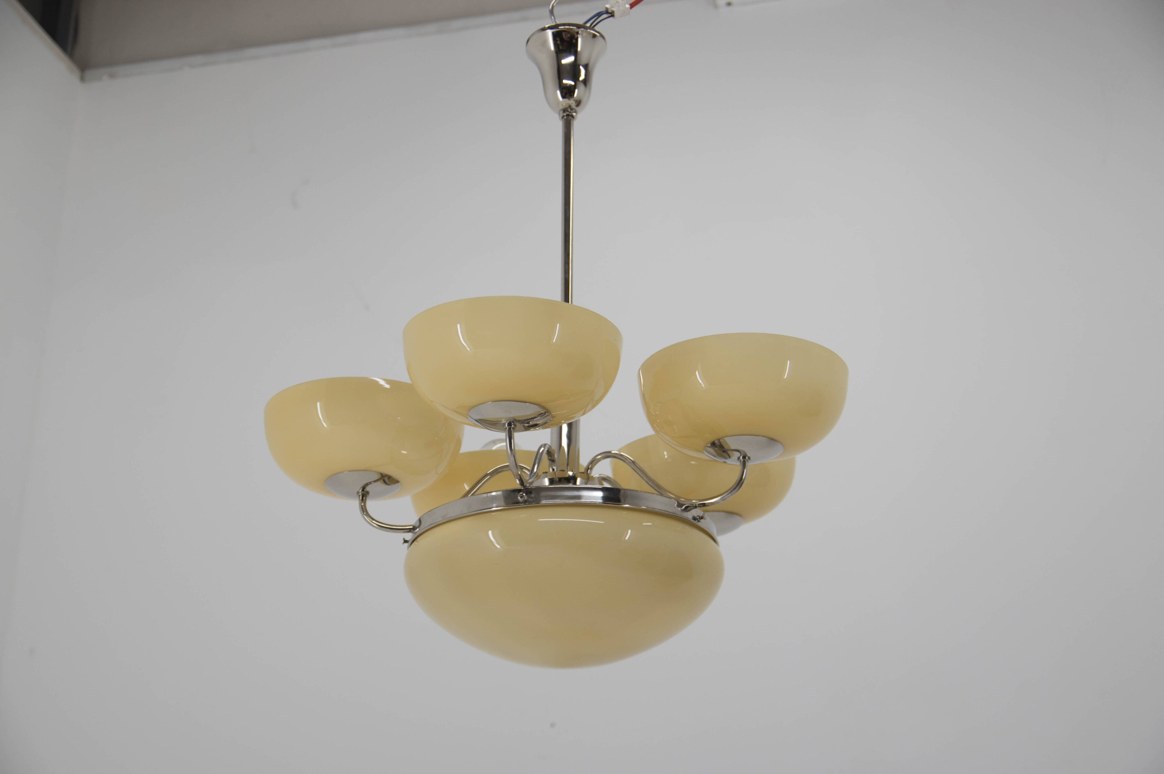 Large Art Deco Chandelier in Excellent Condition, 1930s