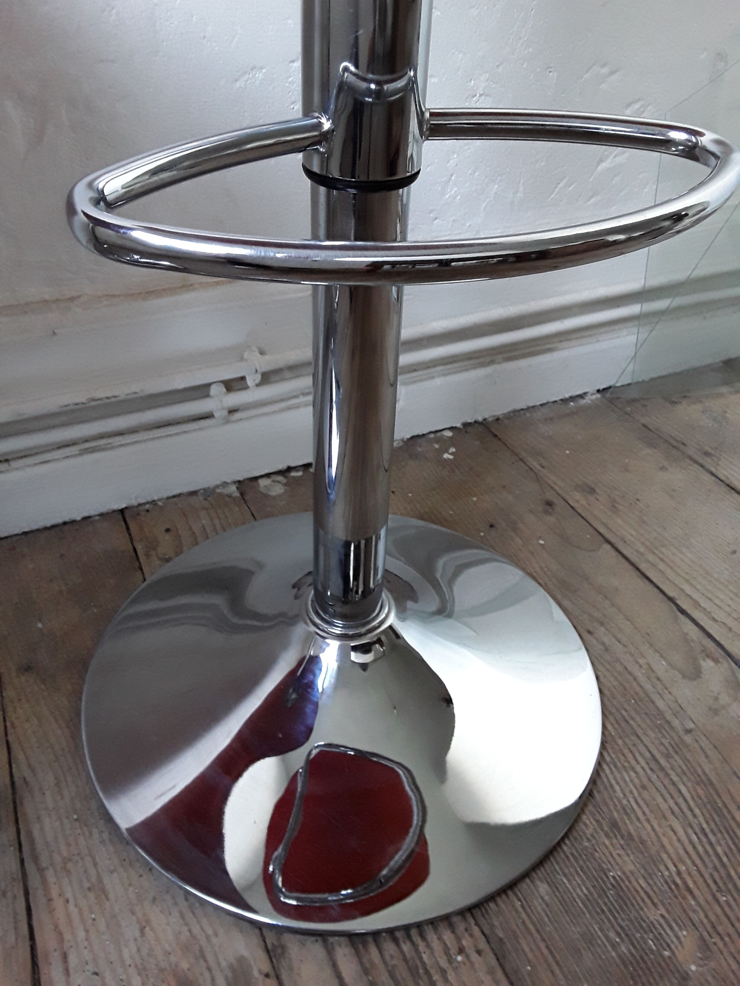 2 vintage bar stools 80