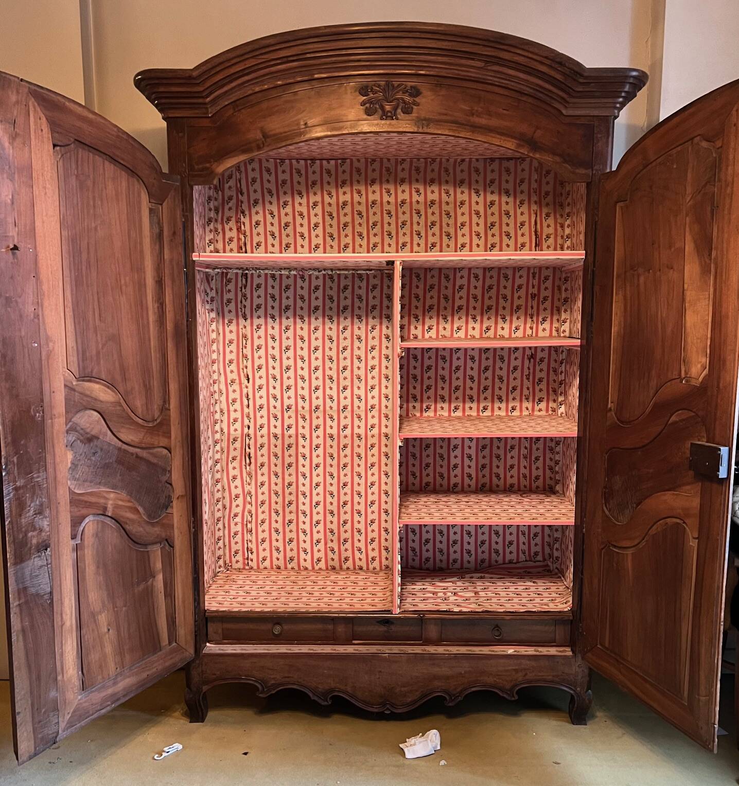 Dauphinoise Louis XV walnut armoire, storage cabinet H: 2.20m