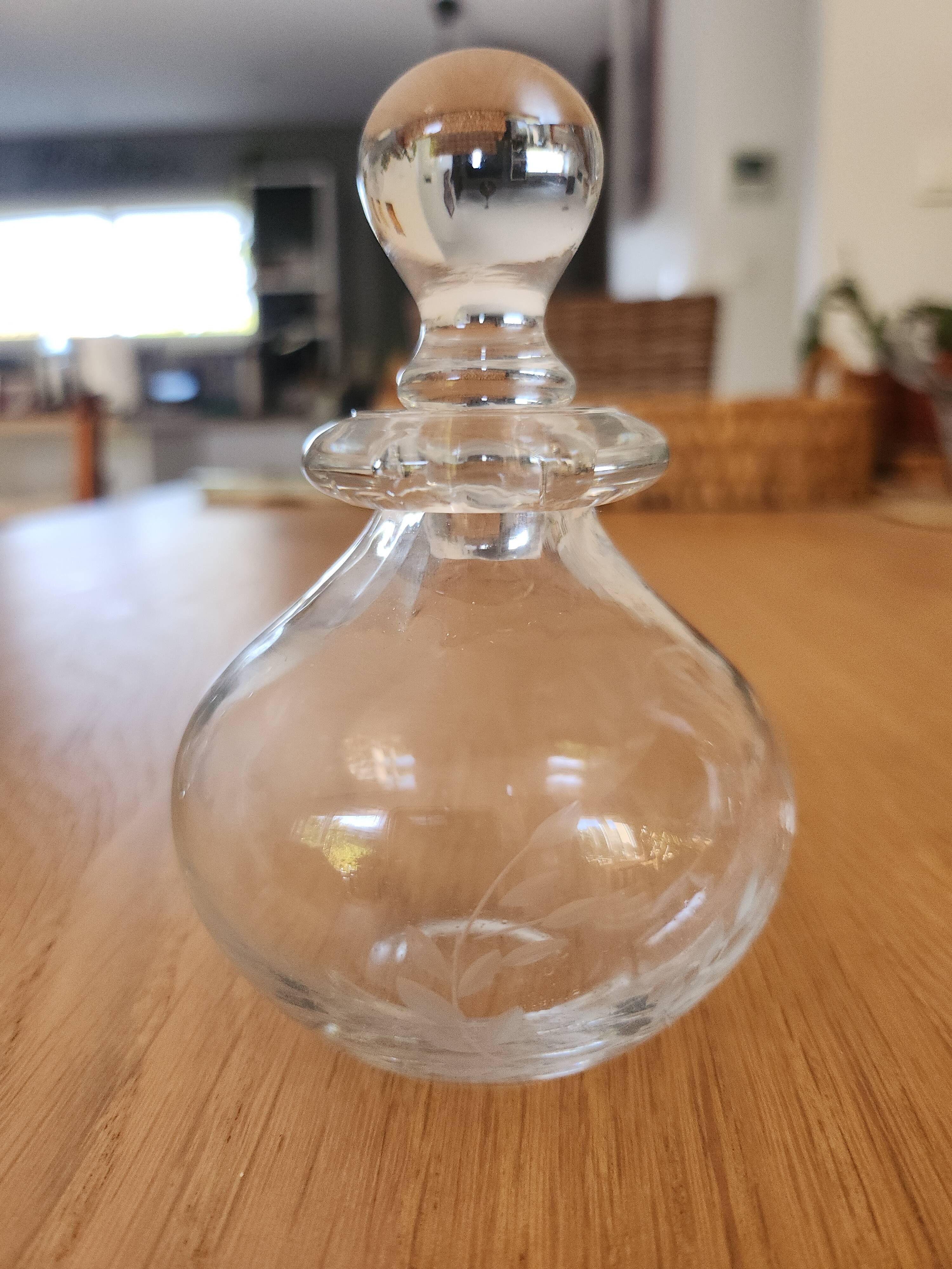 Toilet set / Trio of Baccarat crystal perfume bottles "St