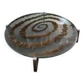 Table basse ronde à double plateau de verre, décor sculpté en spirale