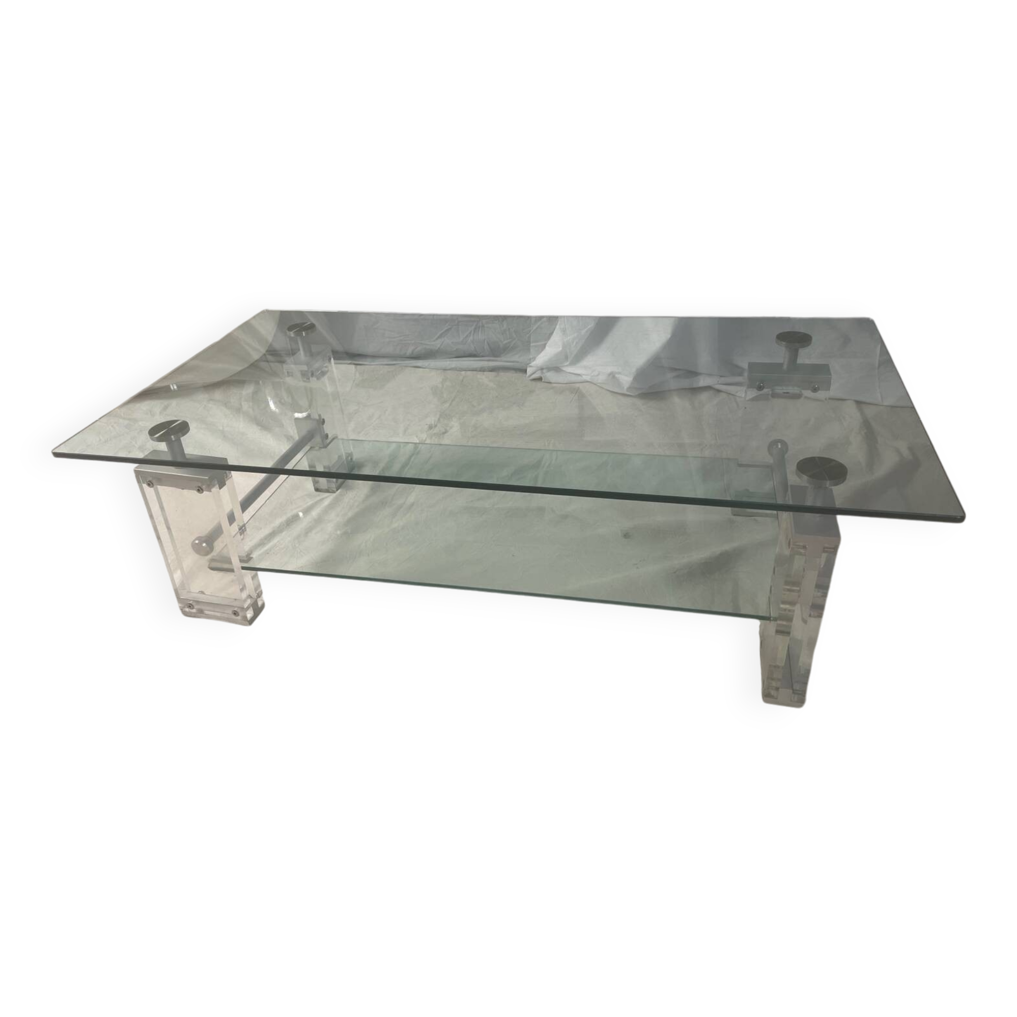 Coffee table made of glass and plexiglass.