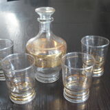 4 verres gravés or, un flacon