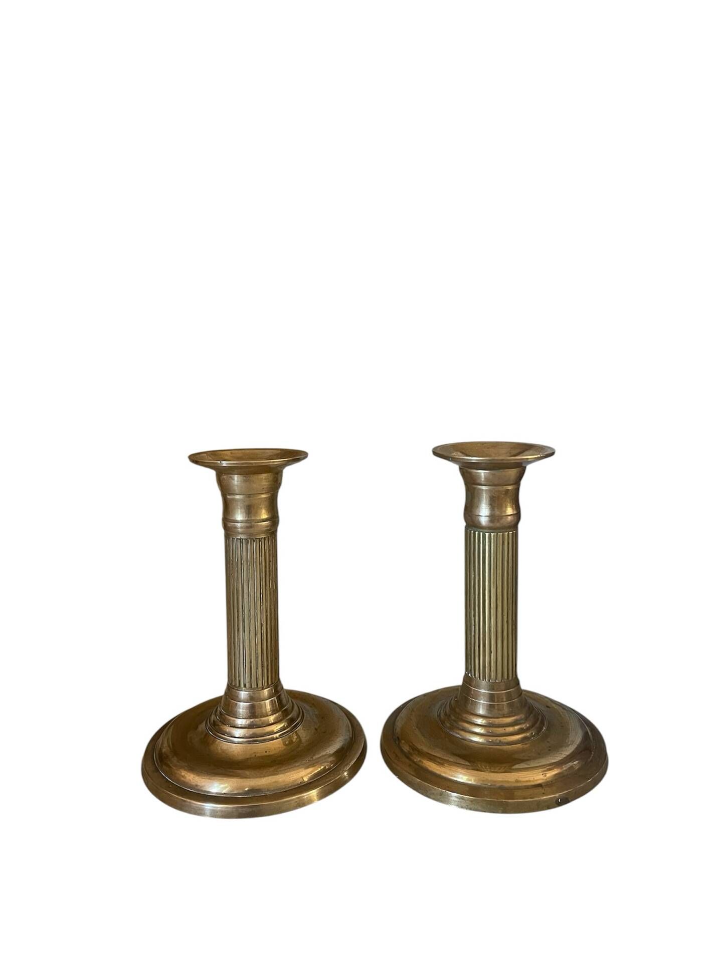 Pair of fluted column candlesticks in brass