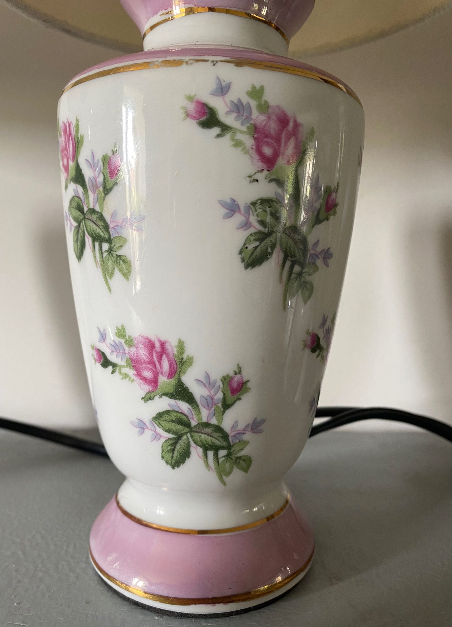 Pair of bedside lamps in the taste of Sevres with rose patterns