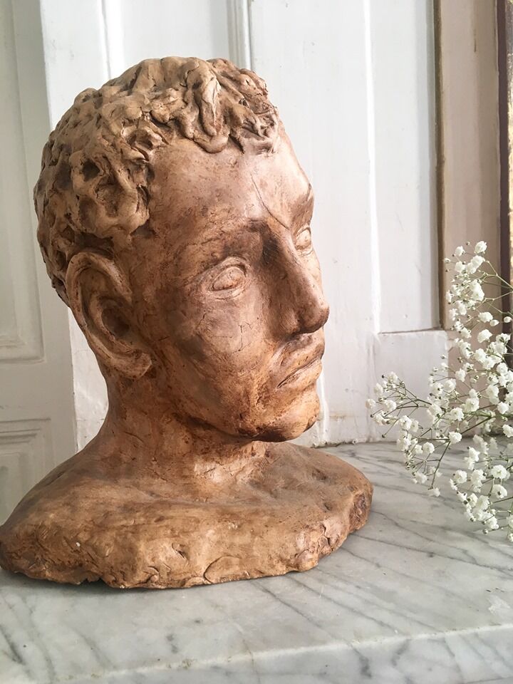 Vintage sculpted head to pose