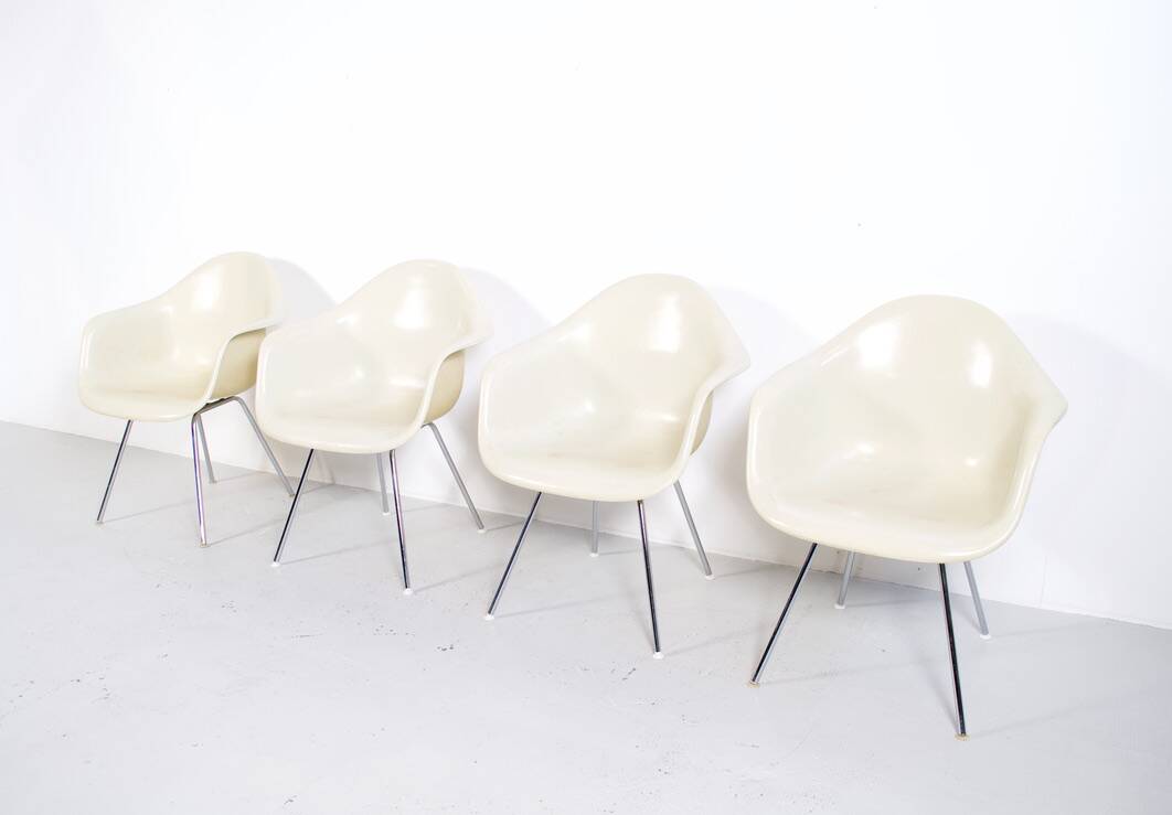 4 DAX Eames armchairs from the 60's Herman Miller mobilier international
