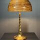 Lampe de table en rattan, bambou et laiton à tige en crayon du milieu du siècle. Années 1970.