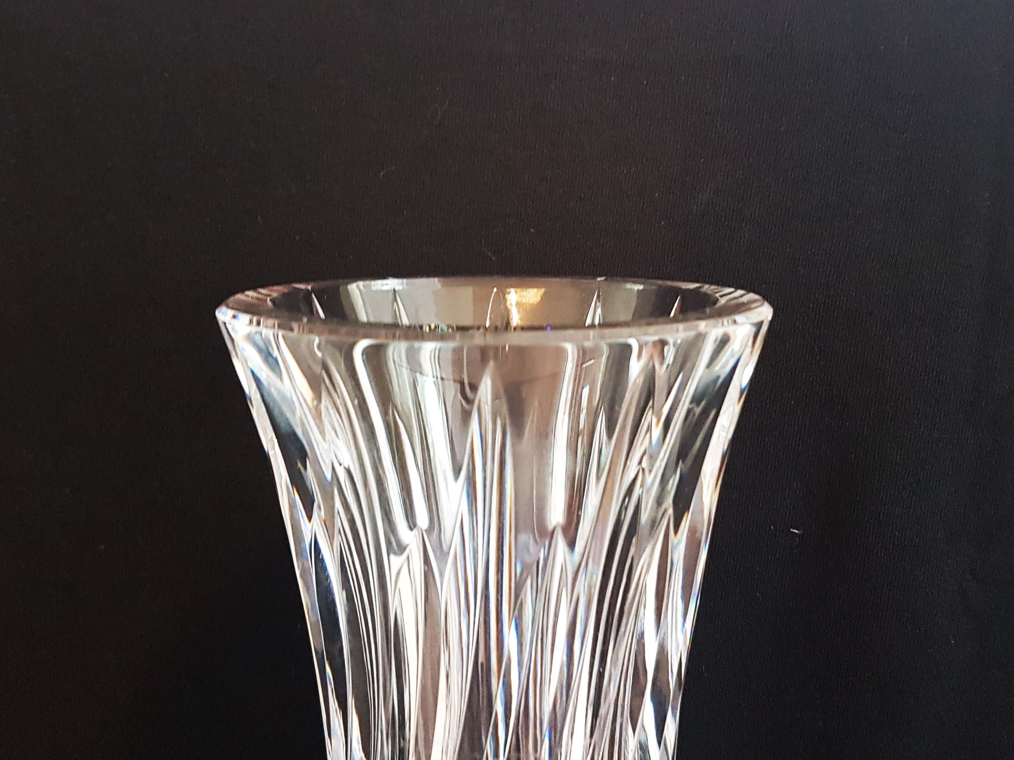 Vase rouleau en cristal taillé Val Saint Lambert