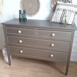 Antique chest of drawers