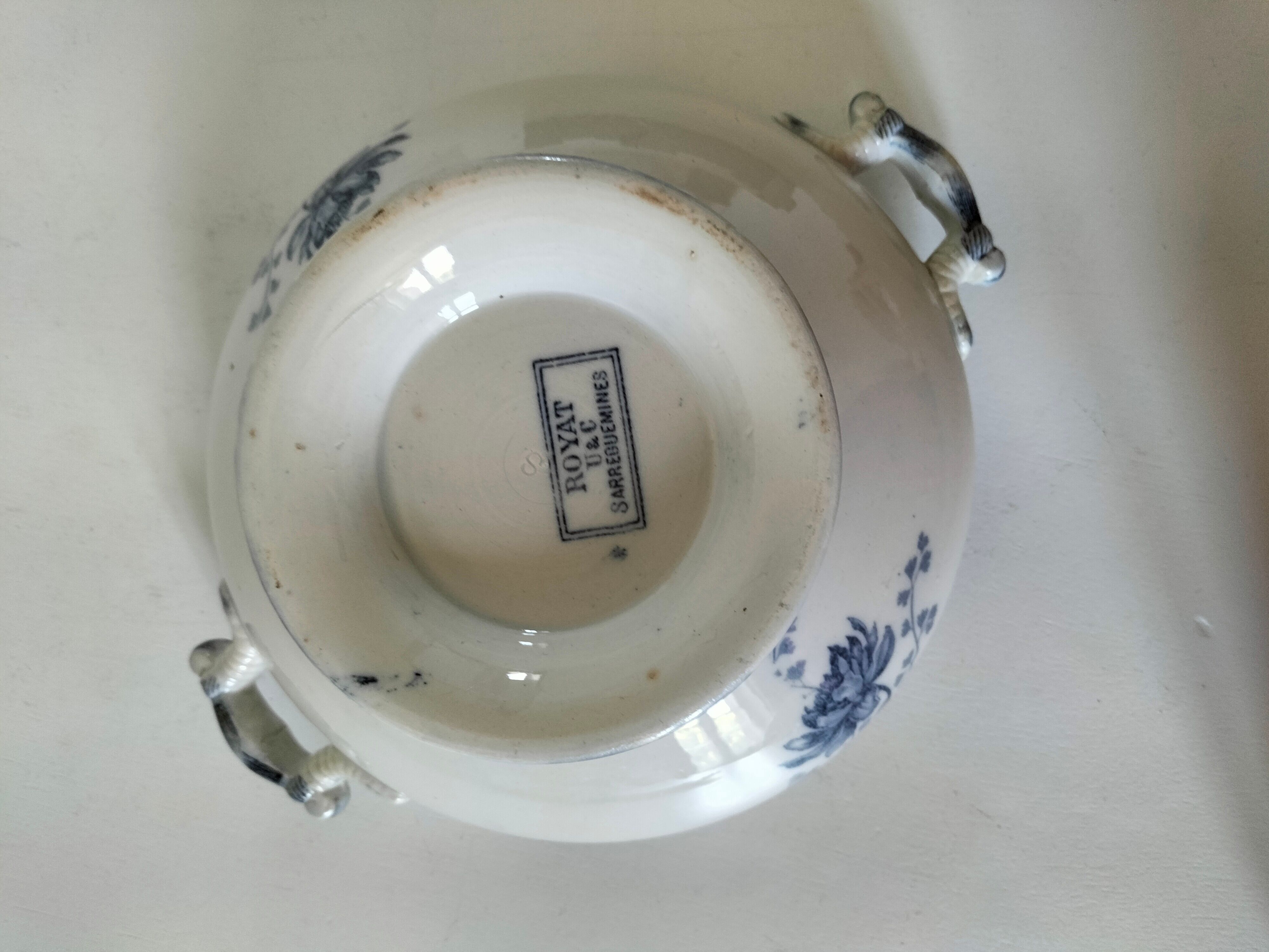 Vegetable dish U&C Sarreguemines with handles, Royat model in blue decoration.