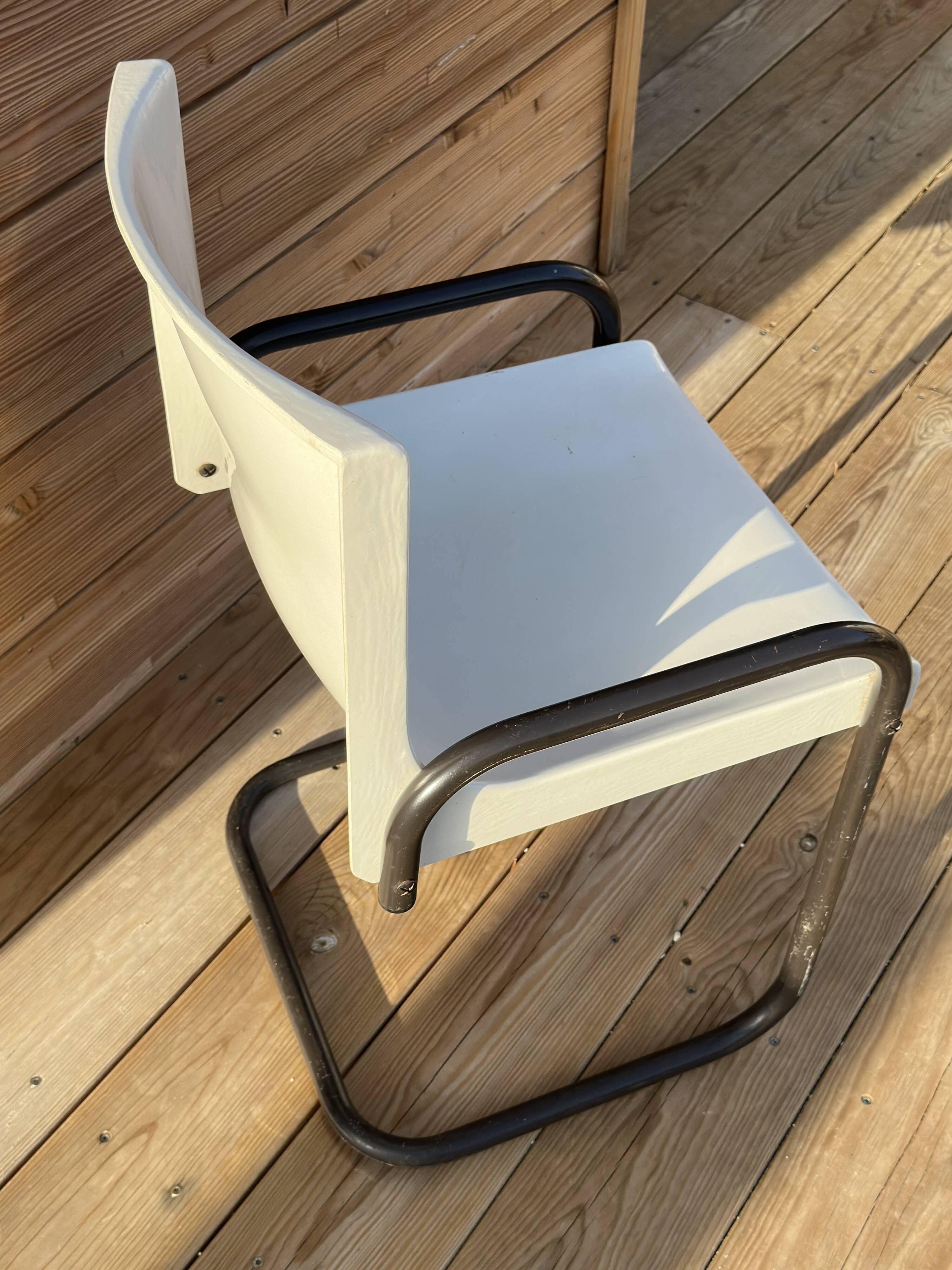 Vintage cantilever chair (sled base)