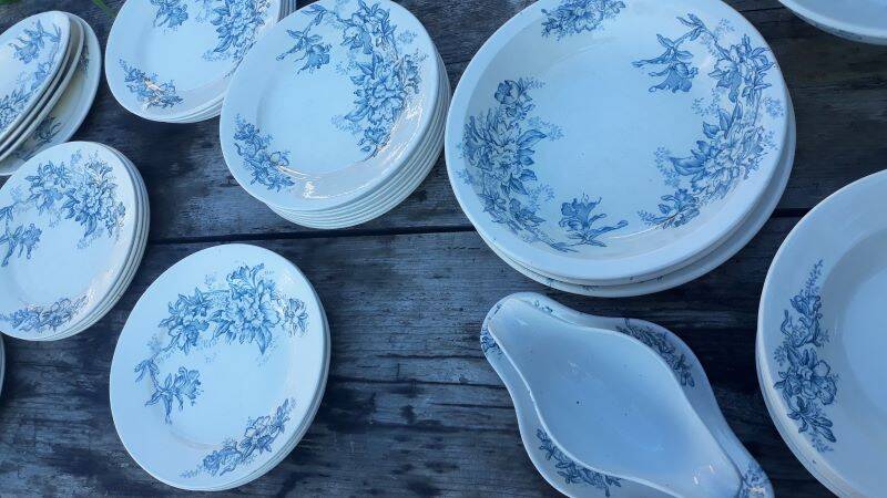 Part of the Floreal service from the Givors Earthenware Factory (Grigny Rhône)