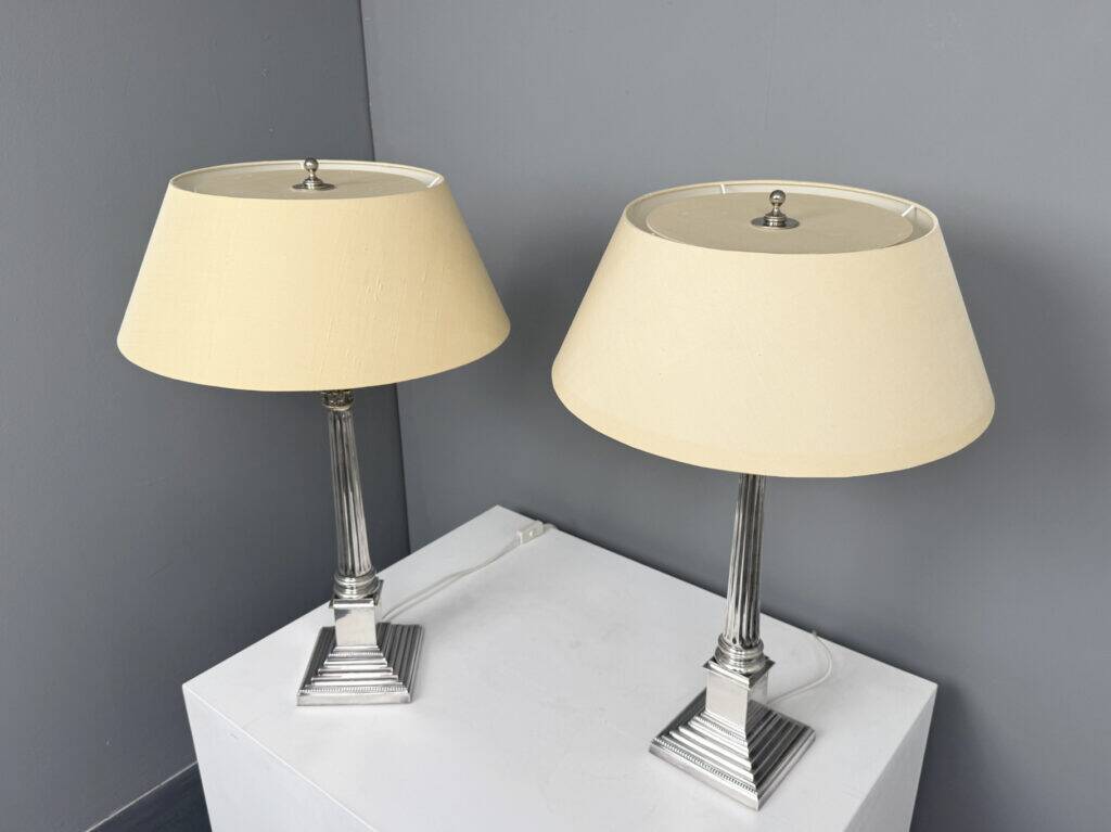 Pair of table lamps, Corinthian columns, silver-plated, England, 1970s
